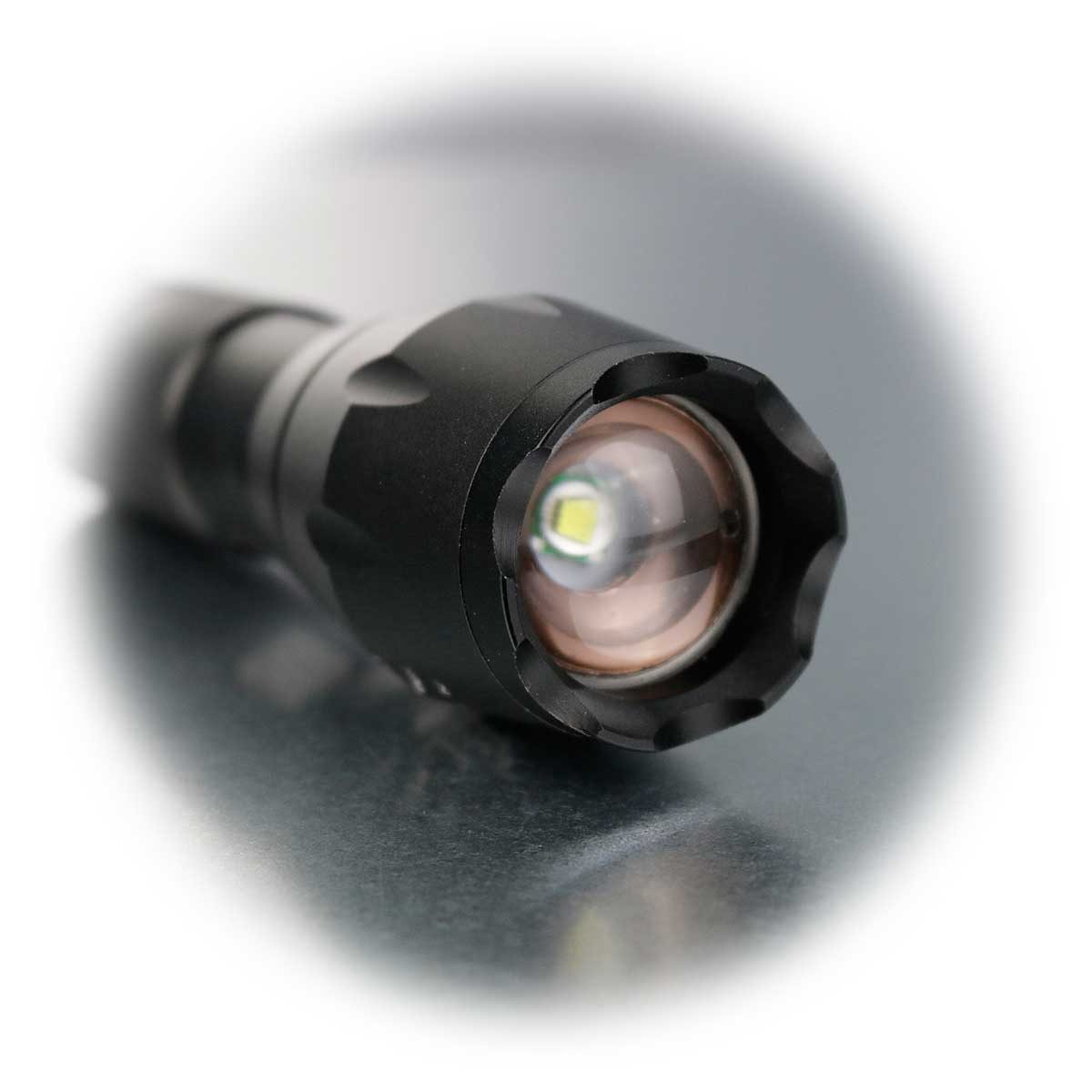 ChiliTec LED Taschenlampe LED Taschenlampe 10W, 350lm, Zoomfunktion, 10 Watt