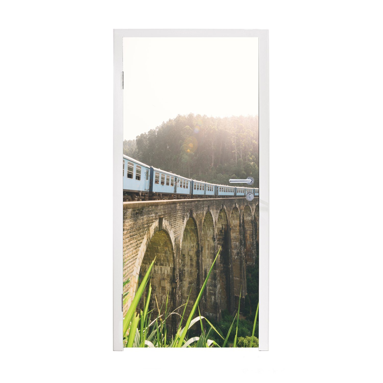 MuchoWow Türtapete Ein Zug 75x205 cm (1 St), eine für Matt, bedruckt, Brücke, Fototapete Türaufkleber, über Tür