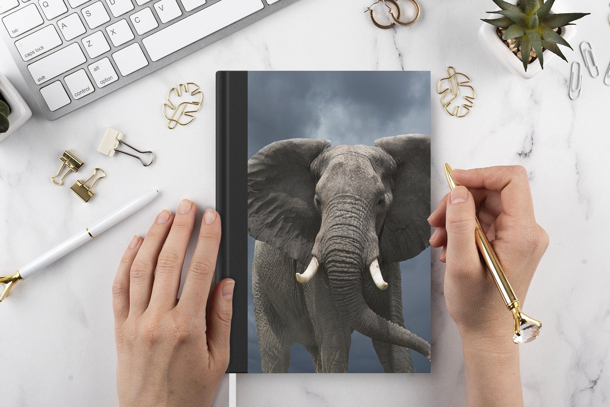 Haushaltsbuch Elefant A5, Tiere - Journal, Seiten, Merkzettel, MuchoWow Notizbuch Tagebuch, Wolken - - Notizheft, 98 Natur,