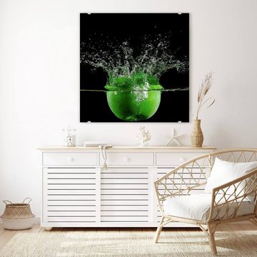 Primedeco Glasbild Wandbild Quadratisch Apfel fällt in Wasser mit Aufhängung, Früchte