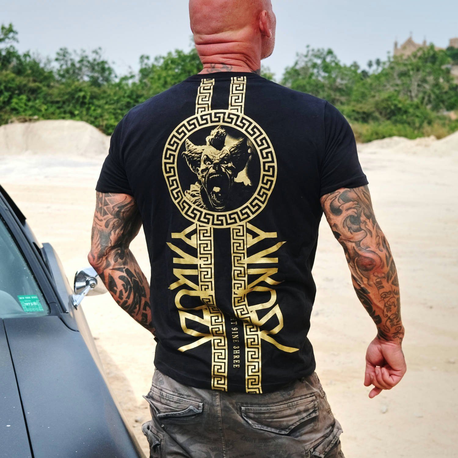 YAKUZA T-Shirt VIP mit Metallic-Print goldenem Team