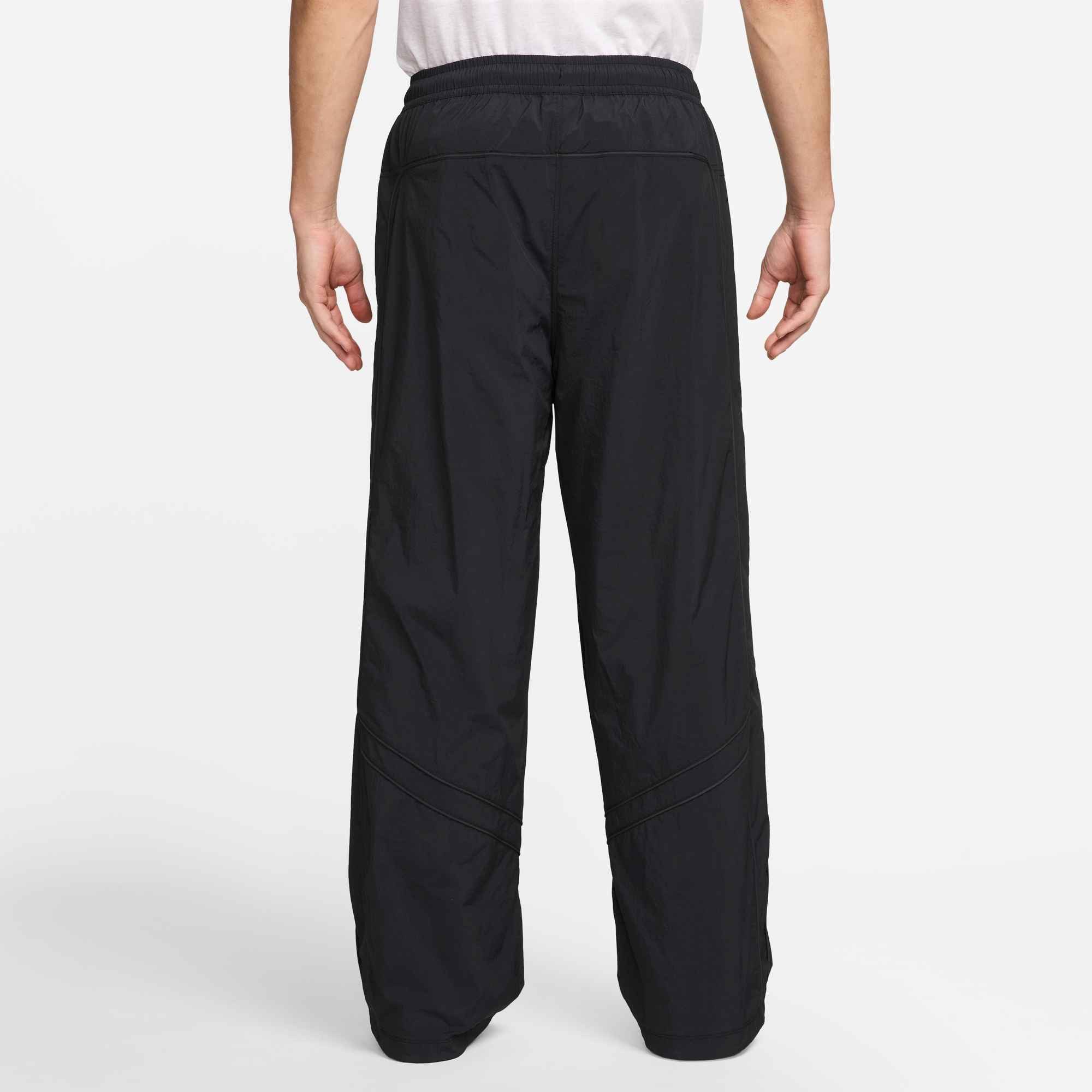 Nike Sportswear Sporthose Nike Sportswear Air Men's Track Pants wasserabweisendes Taftgewebe, mit Netzfutter, geräumige Passform