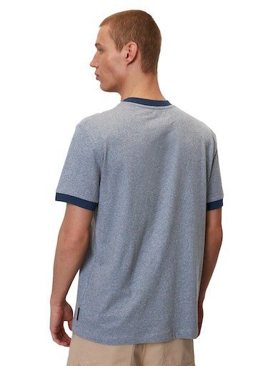 dezentem blue mit der Marc T-Shirt auf O'Polo Brust DENIM dusty Markenlabel