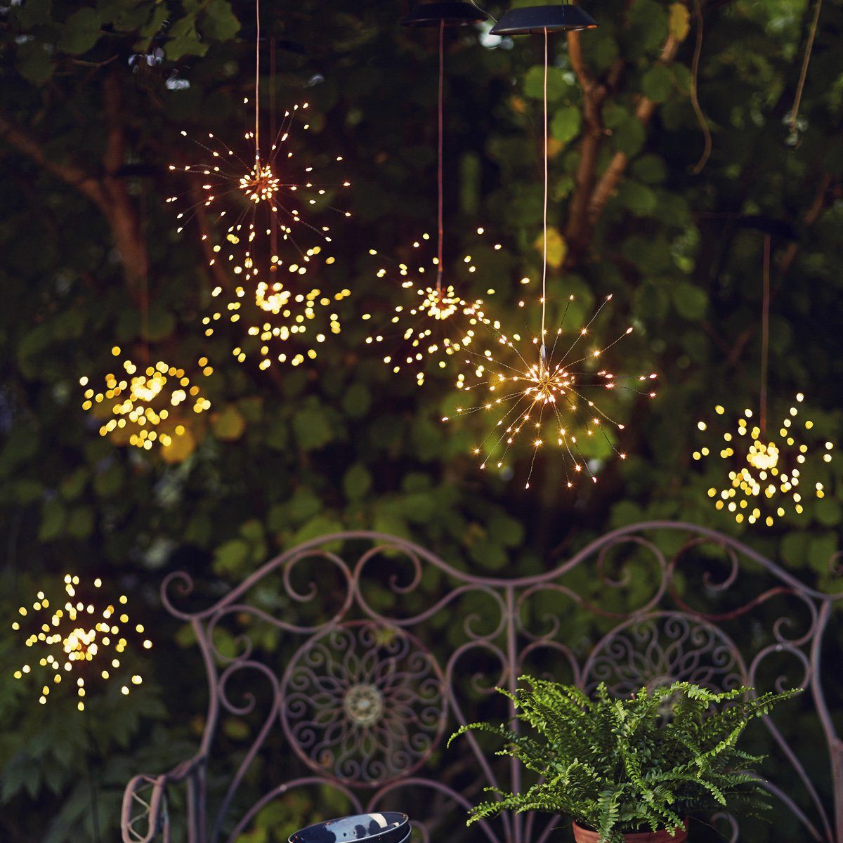 LED Solarleuchte LED Solar Gartendeko FEUERWERK 90 warmweiße LED 26cm Sensor hängend
