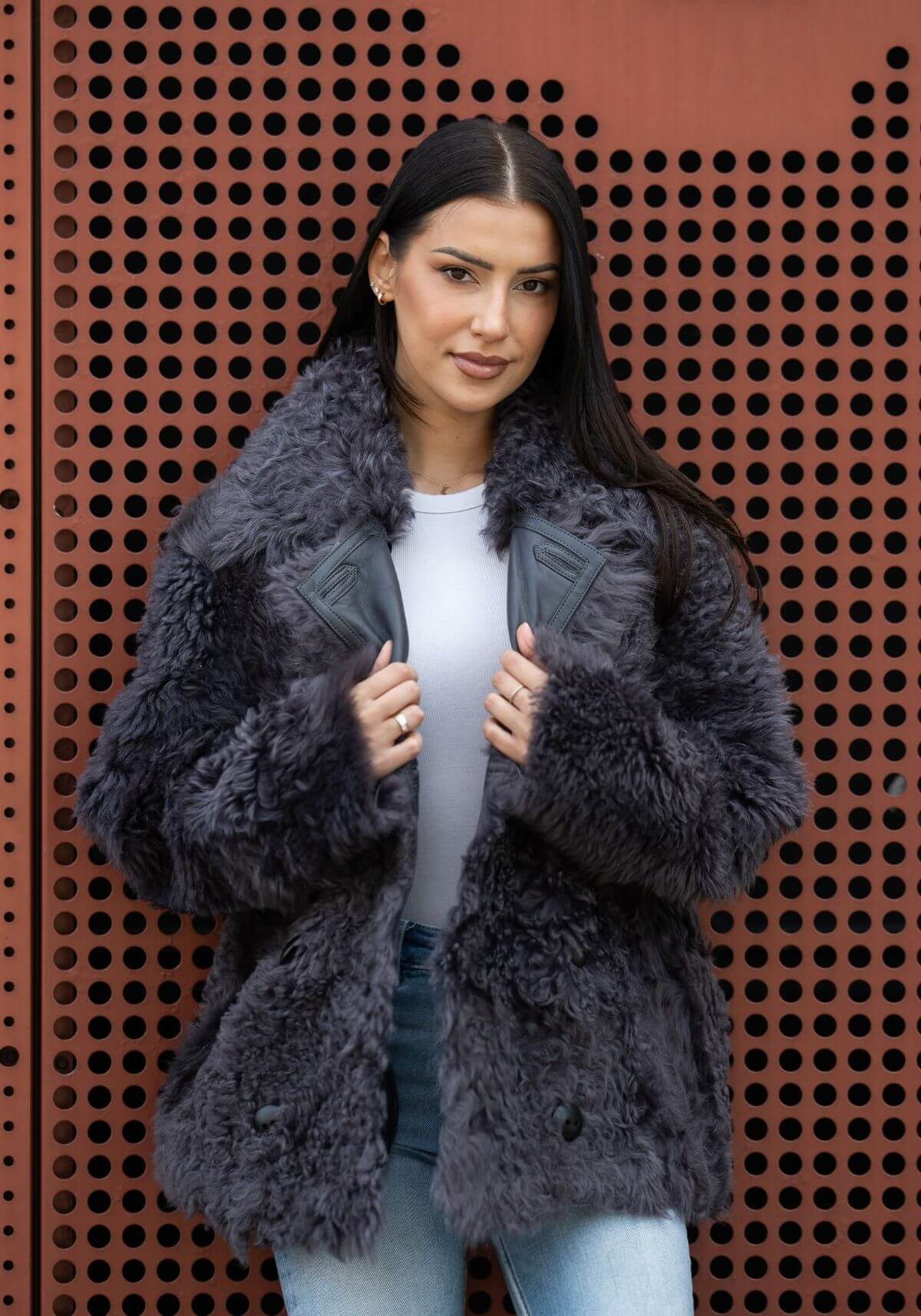 Hollert Winterjacke Damen Lammfelljacke Curly Sue Grau zum Wenden Felljacke günstig online kaufen