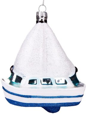 BRUBAKER Christbaumschmuck Mundgeblasene Weihnachtskugel Weißes Segelboot, maritimer Weihnachtsanhänger aus Glas, handbemalt - 12 cm