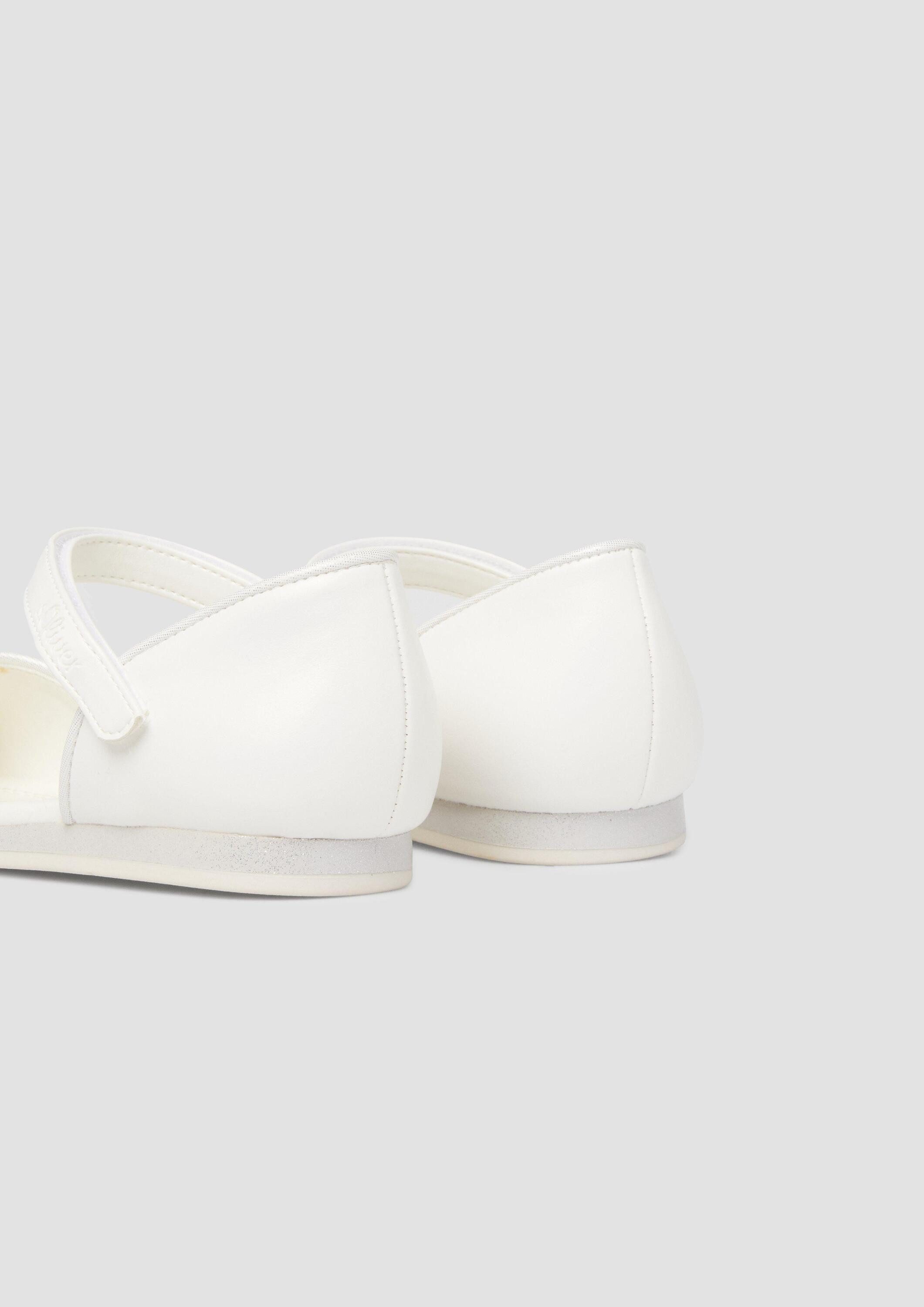 s.Oliver Slipper Ballerina Ballerinas in Lackleder-Optik mit Applikation