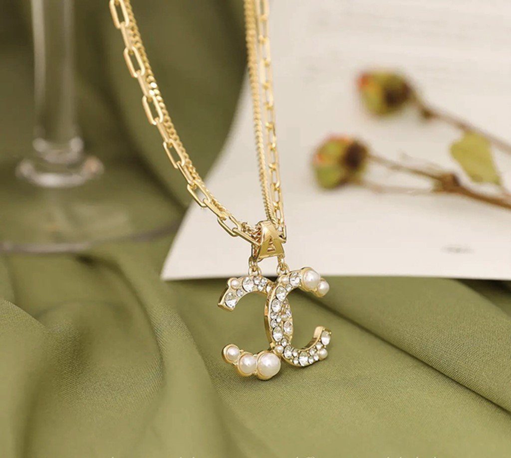 Buchstaben-Perlen-Anhänger mit Mehrlagige Charm-Kette goldenem (1-tlg) Halskette WaKuKa