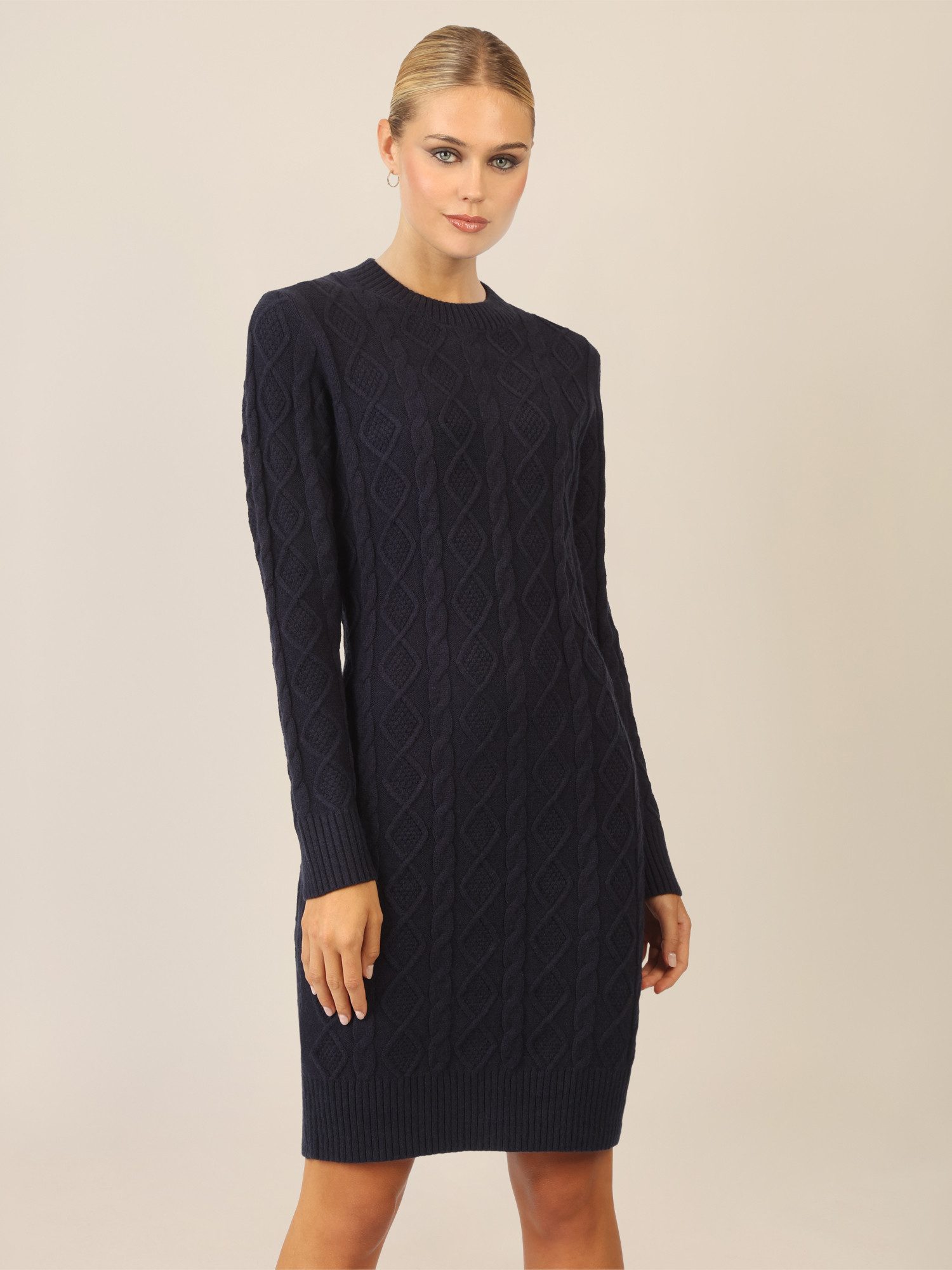 Apart Strickkleid mit Strukturmuster und Rundhalsausschnitt günstig online kaufen
