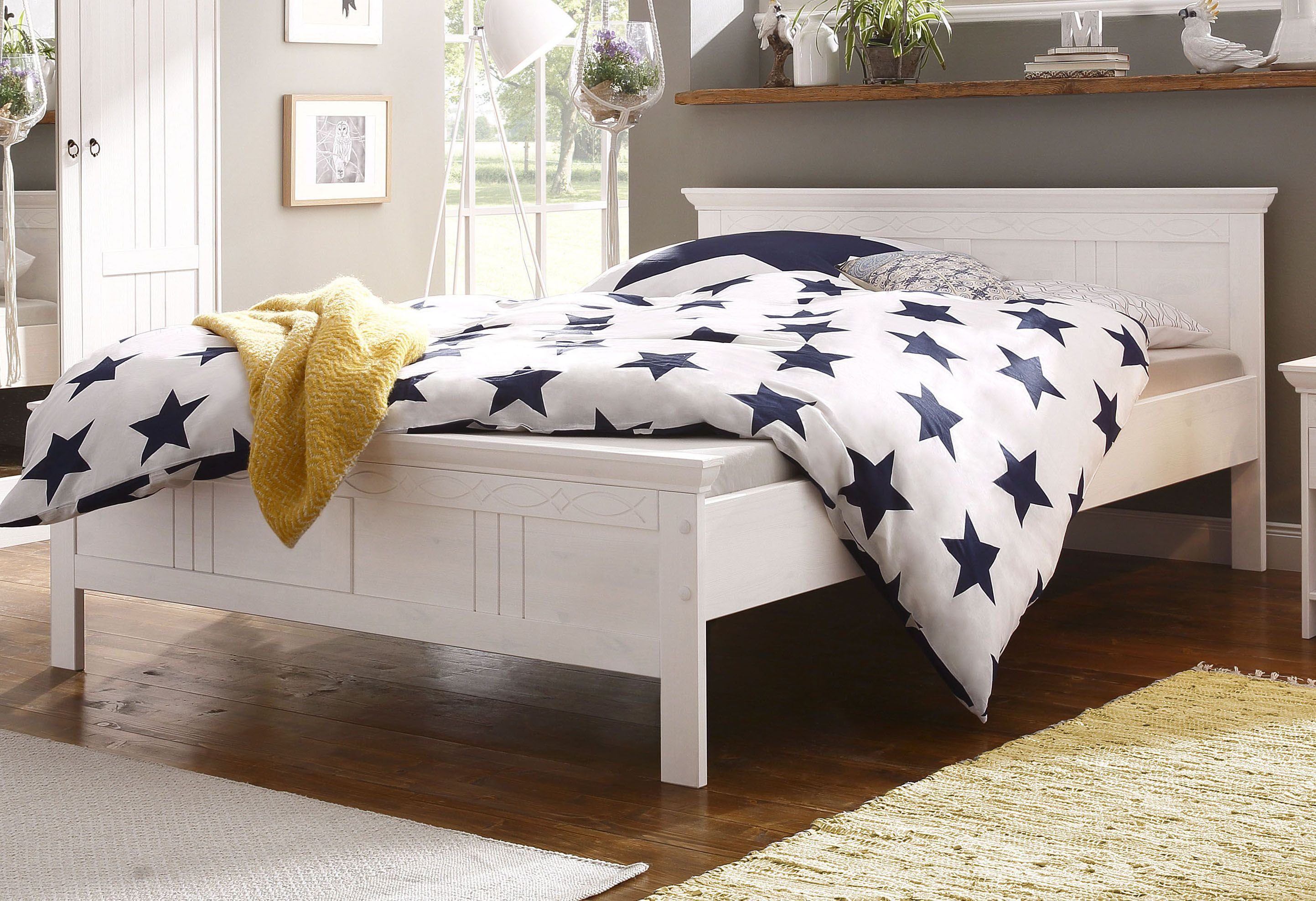 OTTO home Massivholzbett Indra, Landhausstil, edles Design,zertifiziertes Massivholz (Breite/Belastbarkeit 180cm/220 KG, 140cm/180 KG, 90cm/120 KG), mit Kopftei – Bild 3 von 5