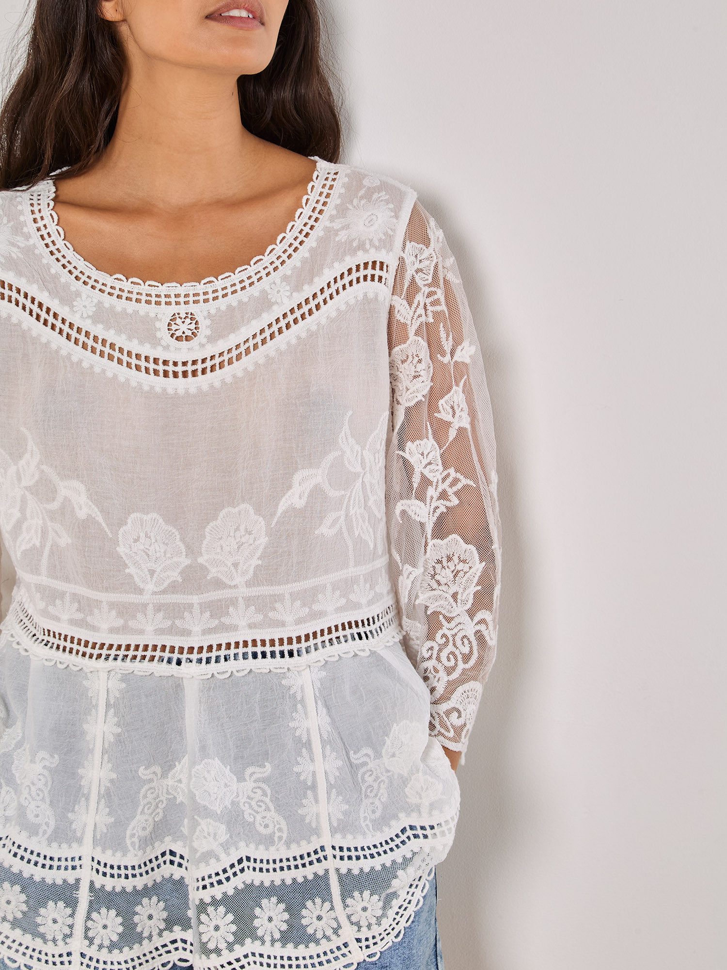 Apricot Blusentop Besticktes Mesh-Oberteil in oversized Passform