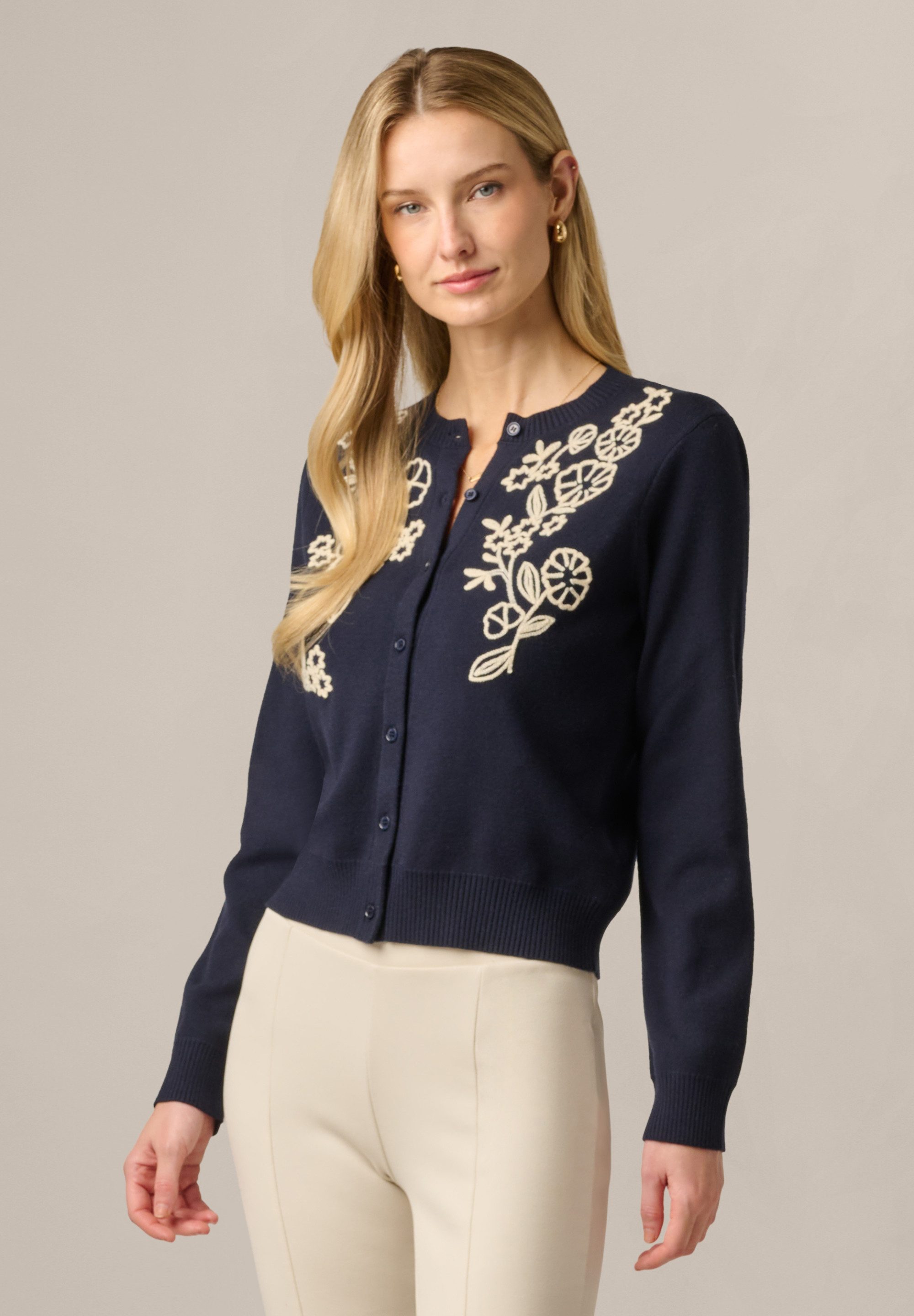 Adrianna Papell Strickjacke Floral Applique Sweater Strickjacke mit kontrastierenden Blumenstickereien