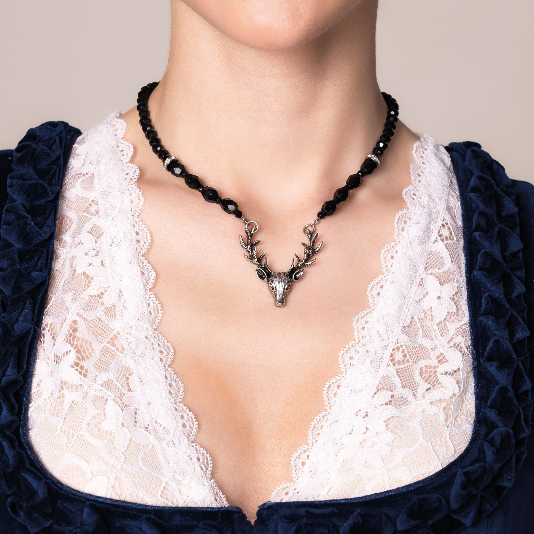 Alpenflüstern Collier Perlen-Trachtenkette Hirsch (schwarz), - Damen-Trachtenschmuck mit Hirsch-Geweih, elegante Dirndlkette – Bild 2 von 4