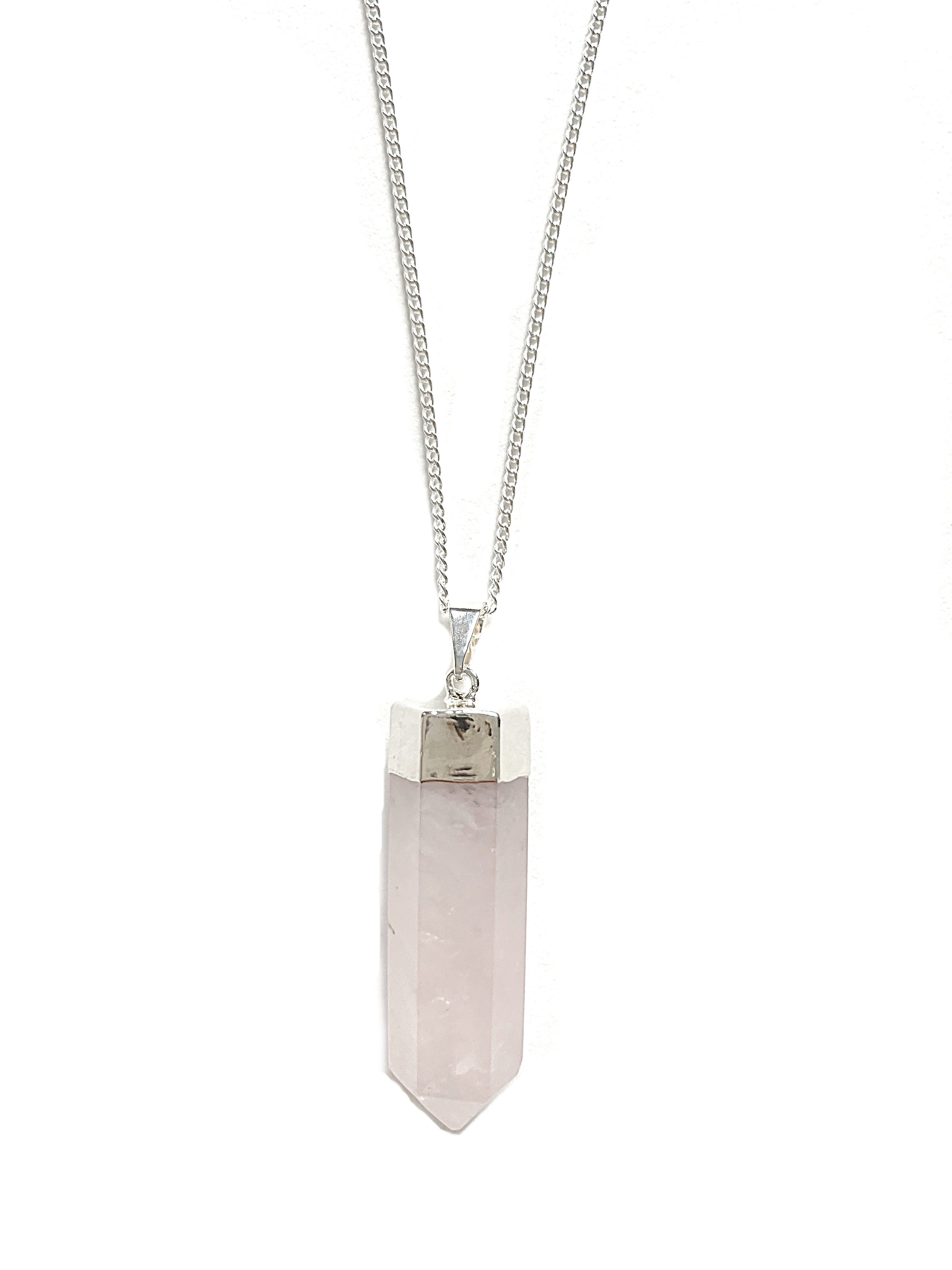 Crystal and Sage Jewelry Kette mit Anhänger Rosenquarz Halskette vergoldet und versilbert, aus fairem Handel