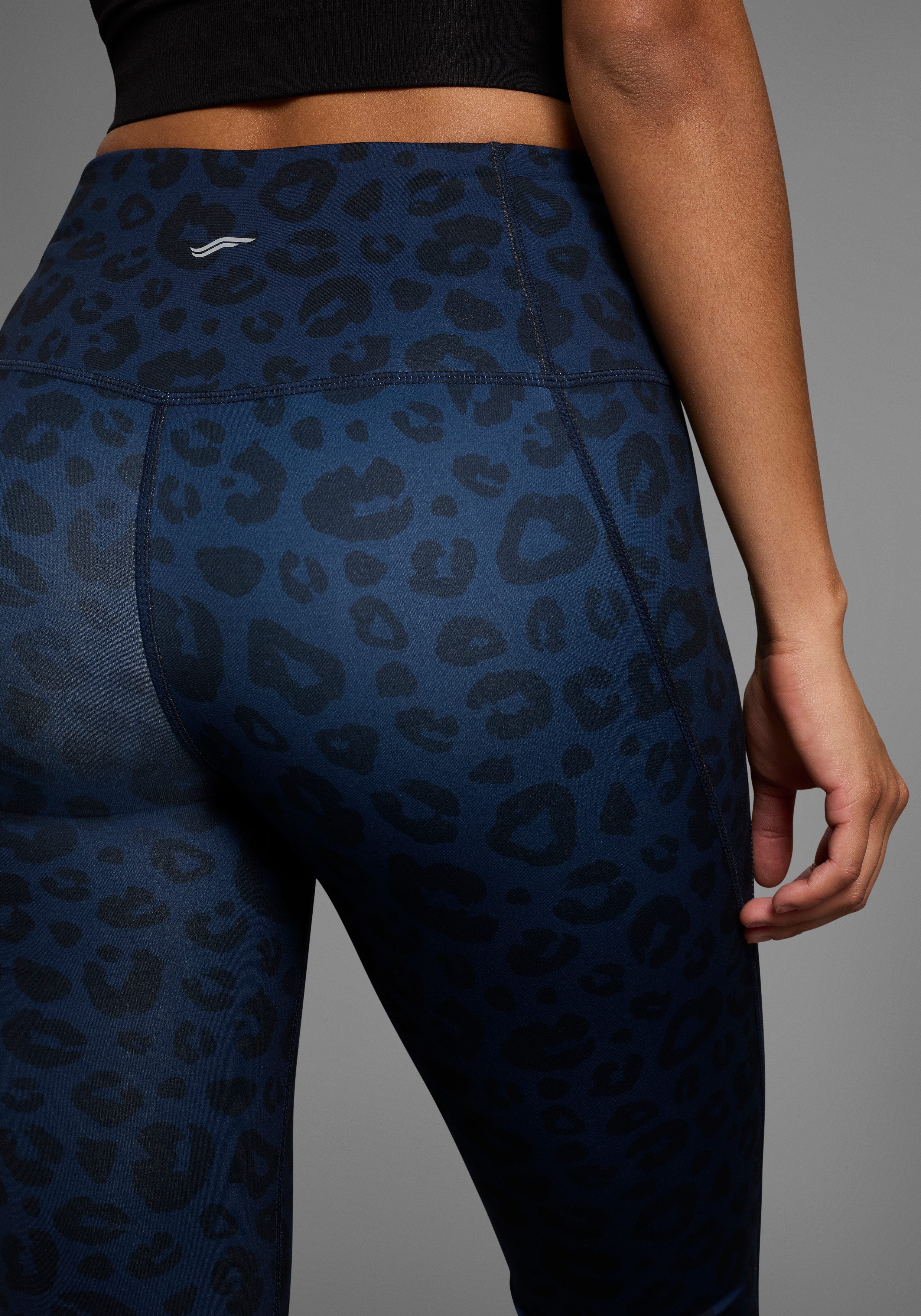 FAYN SPORTS Leggings Reflektor Logo-Print. Reduzierter Preis € 22,42. Unverbindliche Preisempfehlung € 45,99