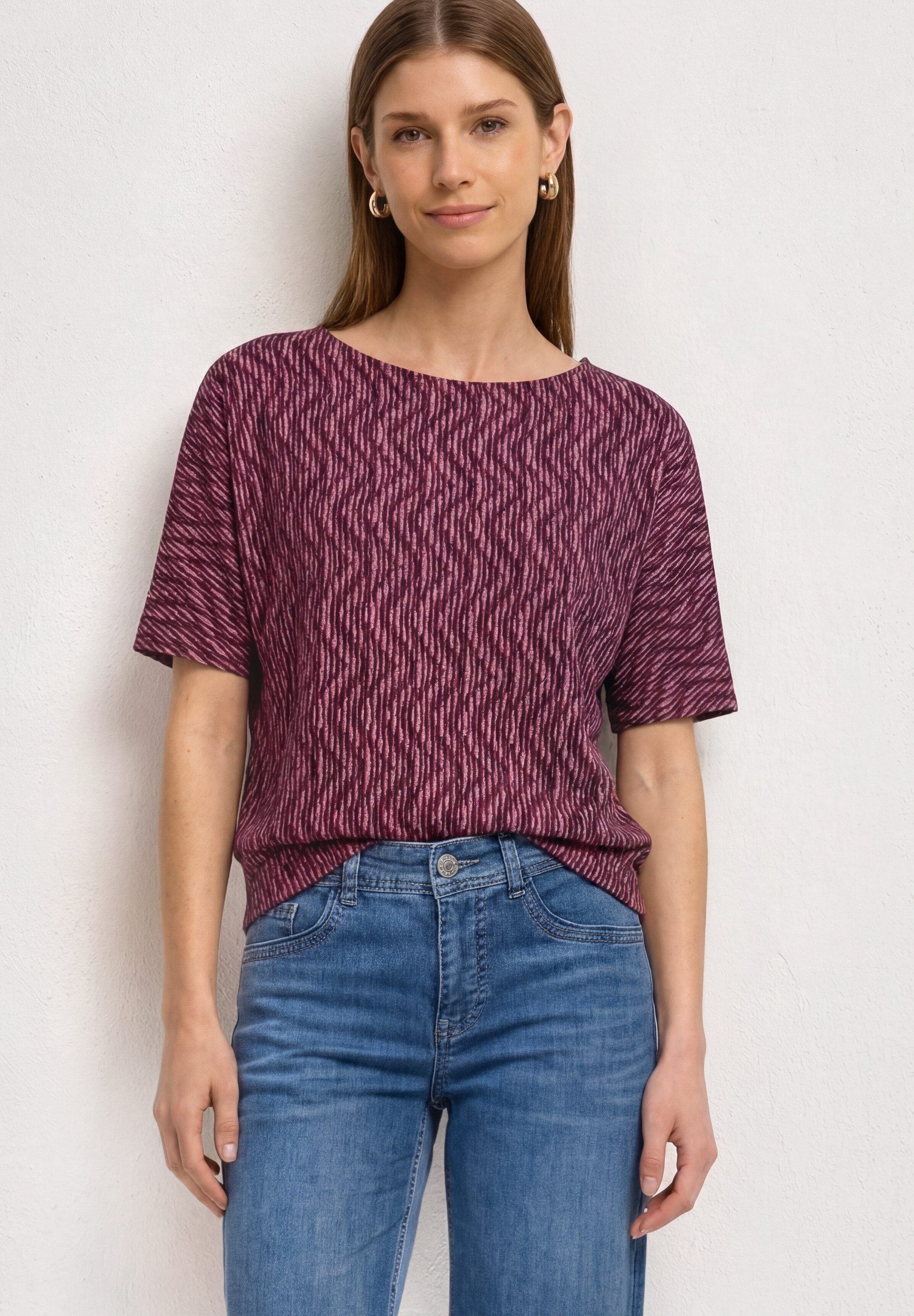 STREET ONE Rundhalsshirt Sommershirt mit ALlover-Muster und U-Boot-Ausschnitt