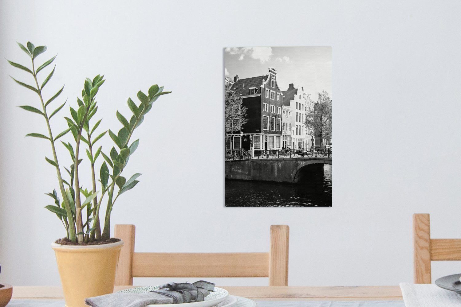 Brücke inkl. Grachtenhäuser Leinwandbild fertig (1 und Leinwandbild Gemälde, 20x30 OneMillionCanvasses® cm schwarz St), bespannt Zackenaufhänger, neben einer in weiß, Amsterdam -