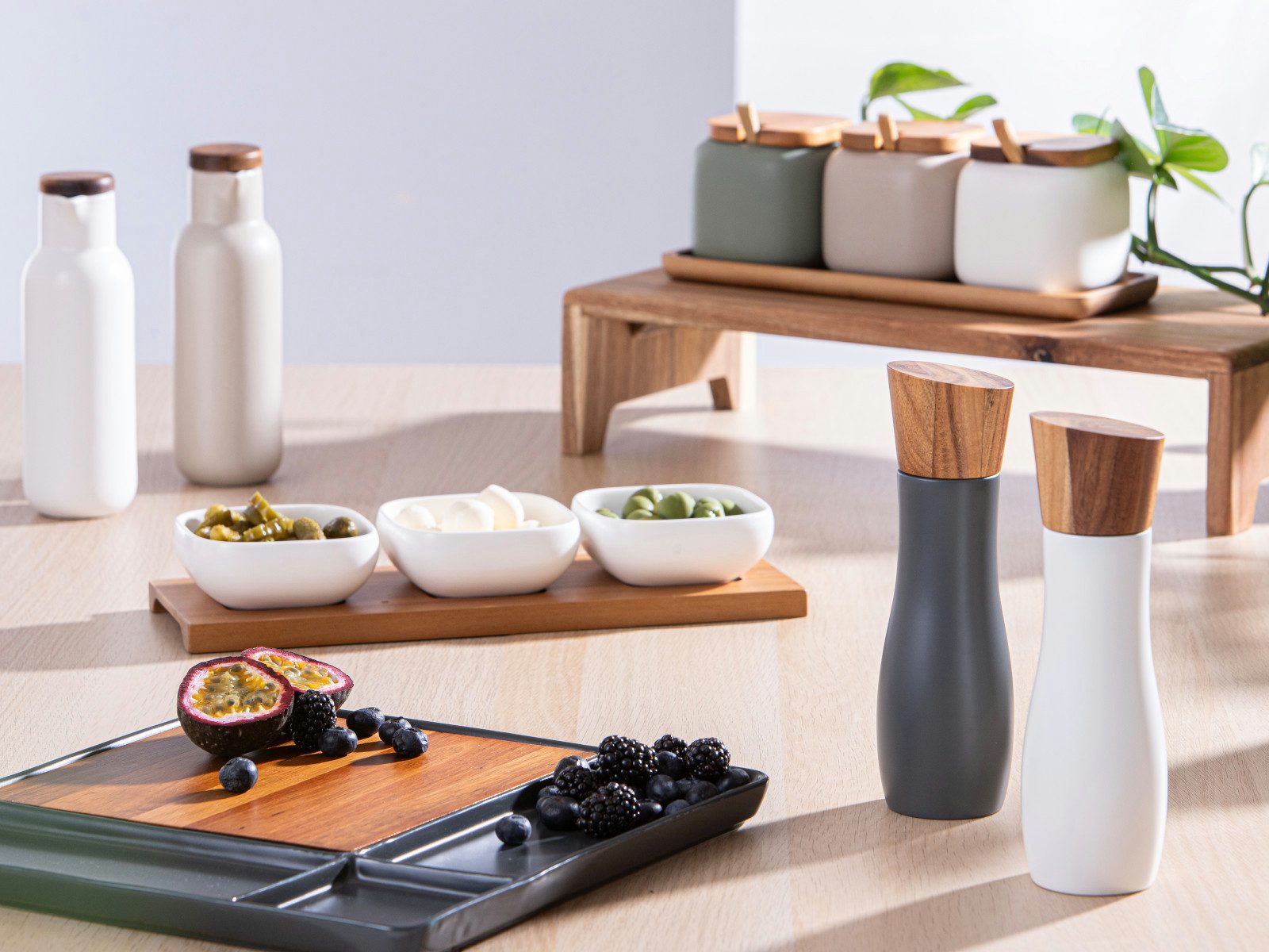 Ladelle Servierschüssel ESSENTIALS Assortiert Schalenset 4tlg, Porzellan / Akazie, (Schüsseln & Schalen)