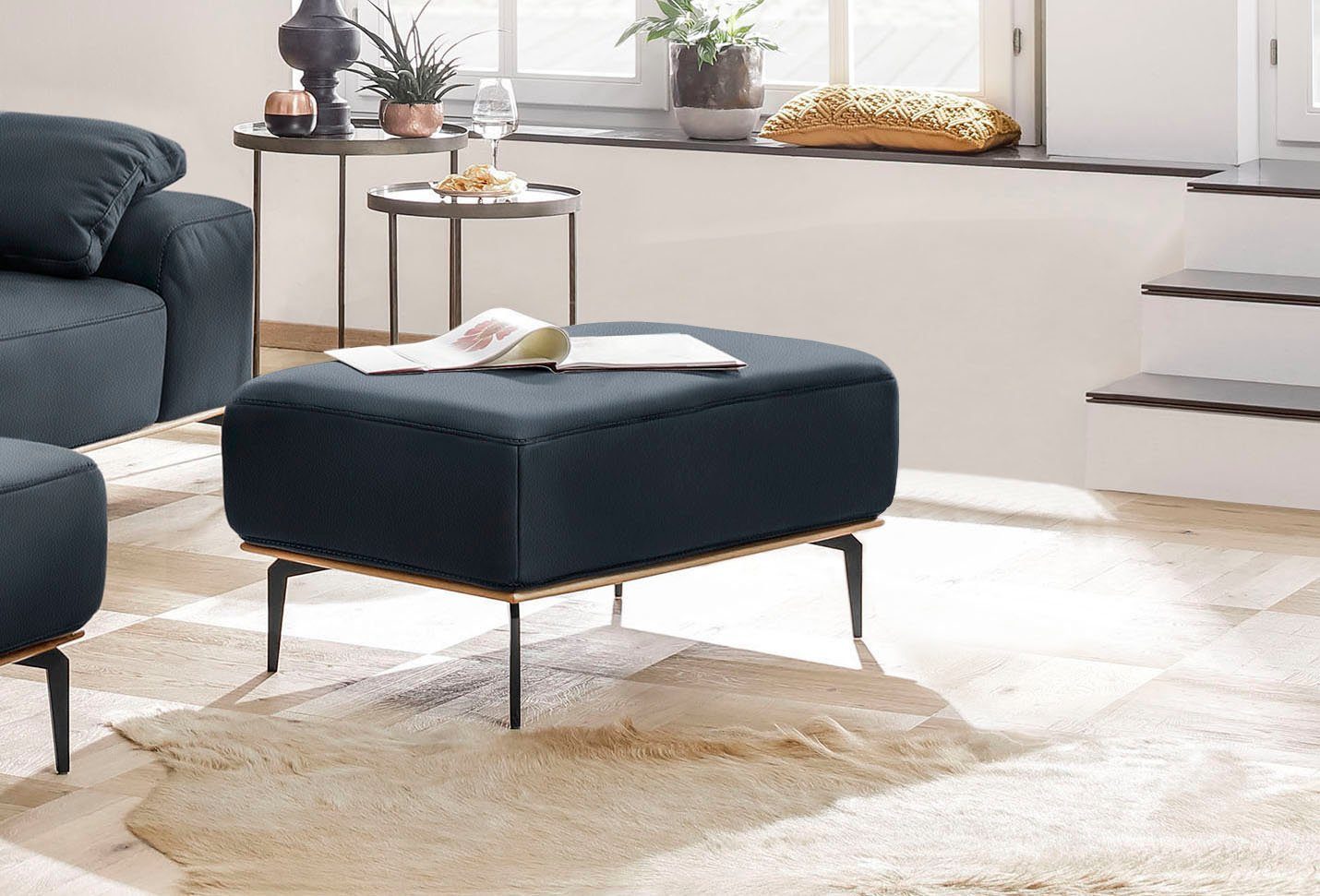 W.SCHILLIG Polsterhocker run, mit Holzsockel, Füße in Schwarz pulverbeschichtet, Breite 75 cm