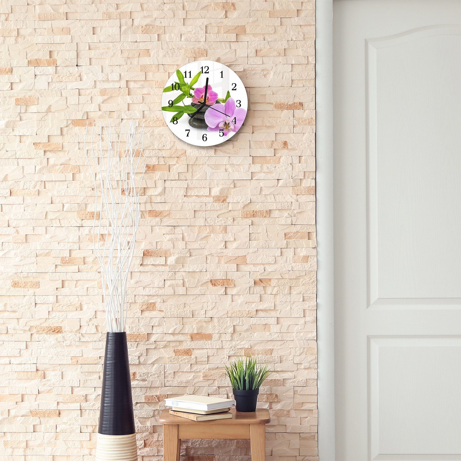 Primedeco Wanduhr Wanduhr Quarzuhrwerk Glas Motiv 30 Durchmesser und und Rund mit Bambuszweig aus Orchideen cm - mit