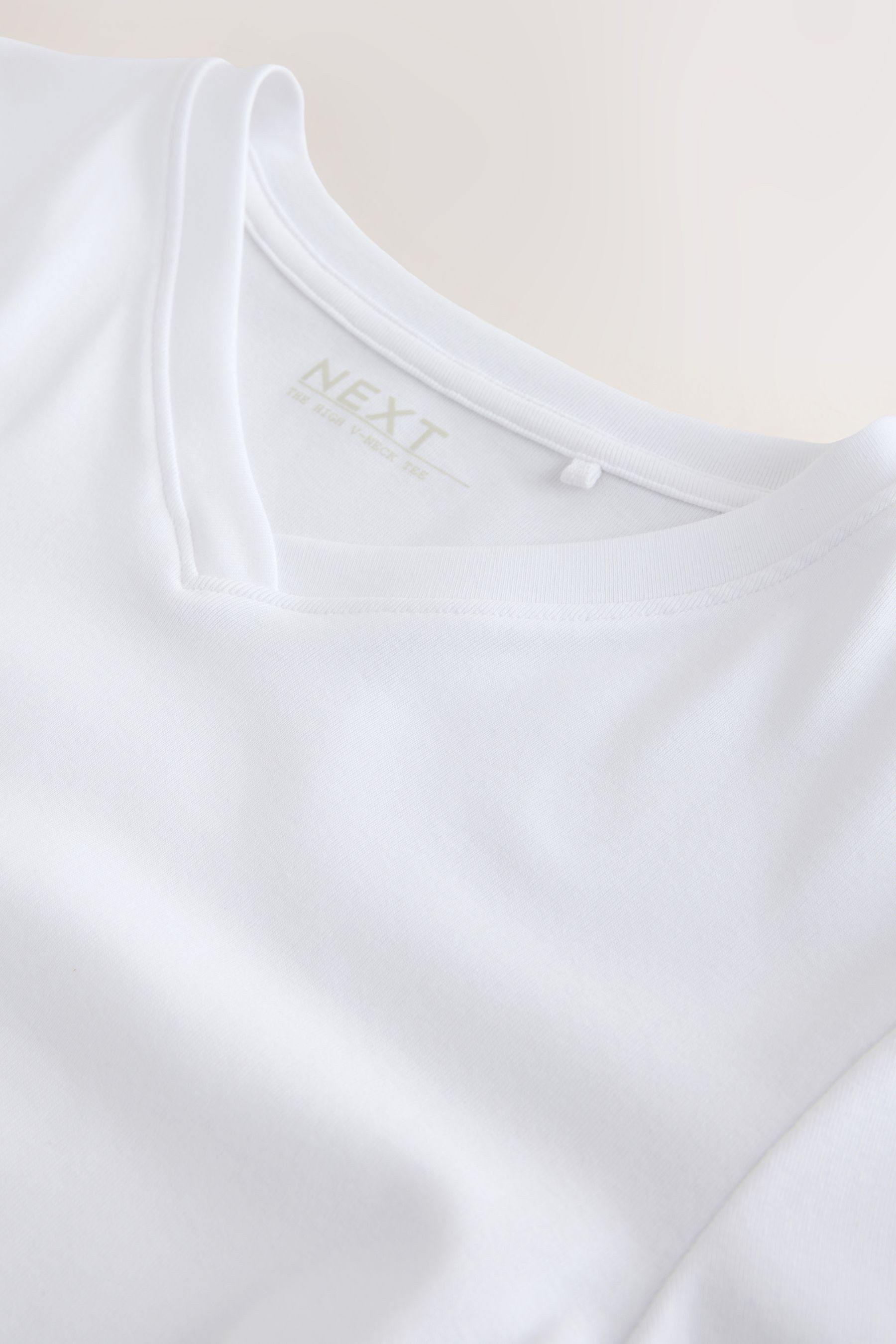 Next Langarmshirt Körpernahes Langarmshirt mit hohem V-Ausschnitt (1-tlg) – Bild 4 von 5