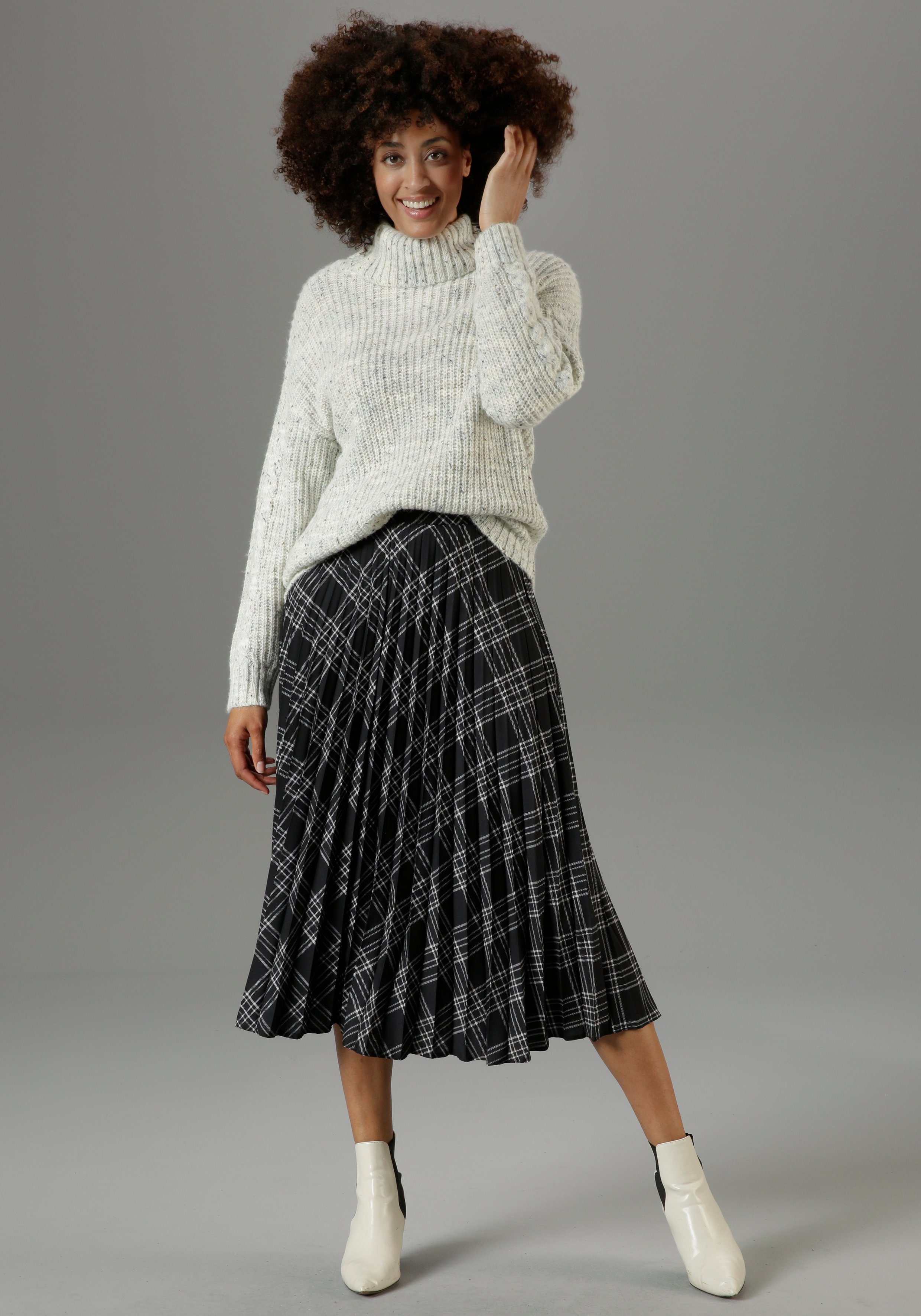 Aniston CASUAL Rollkragenpullover aus trendigem Melange-Garn