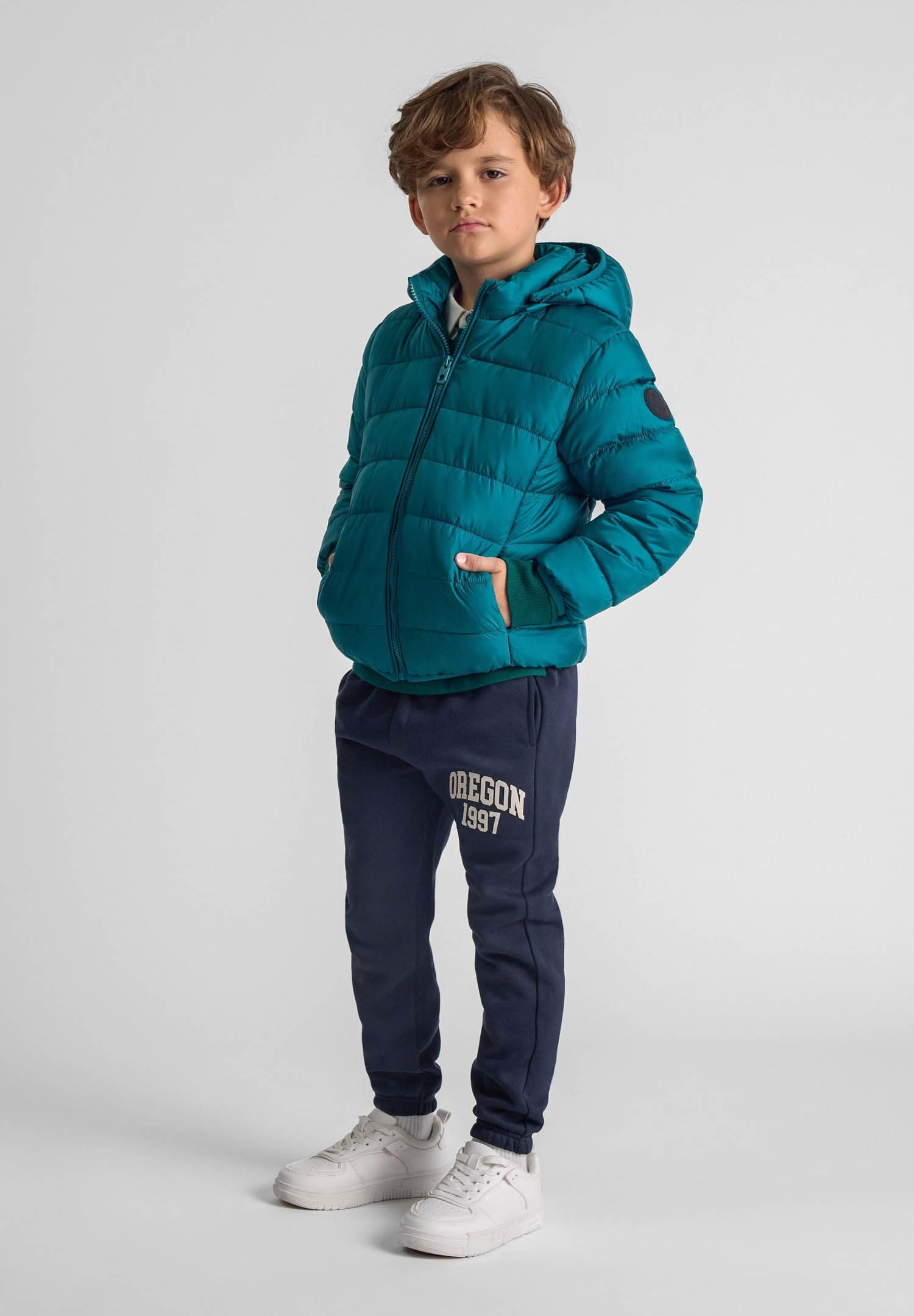 MINOTI Steppjacke Steppjacke mit abnehmbarer Kapuze und Aufnäher am Ärmel (2–14y)
