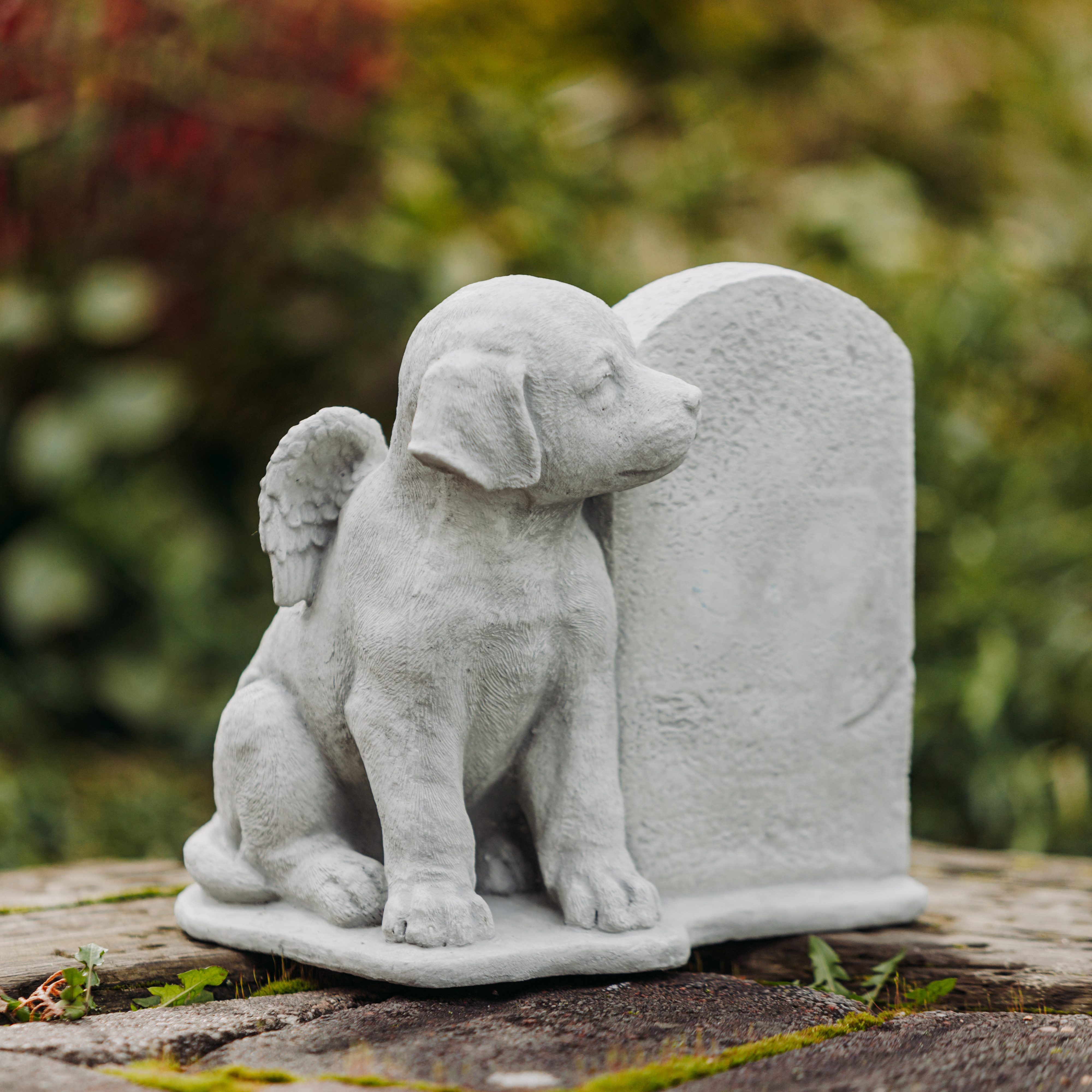 gartendekoparadies.de Gartenfigur Engel Hund Grabstein liebevolles Andenken, Steinfigur, H. 22 cm, 6 kg, Frostsicher