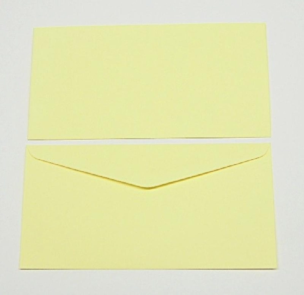 Blanke Briefhüllen Briefumschlag Briefumschläge DINlang 120g/qm gummiert VE=100 Stück saharagelb.