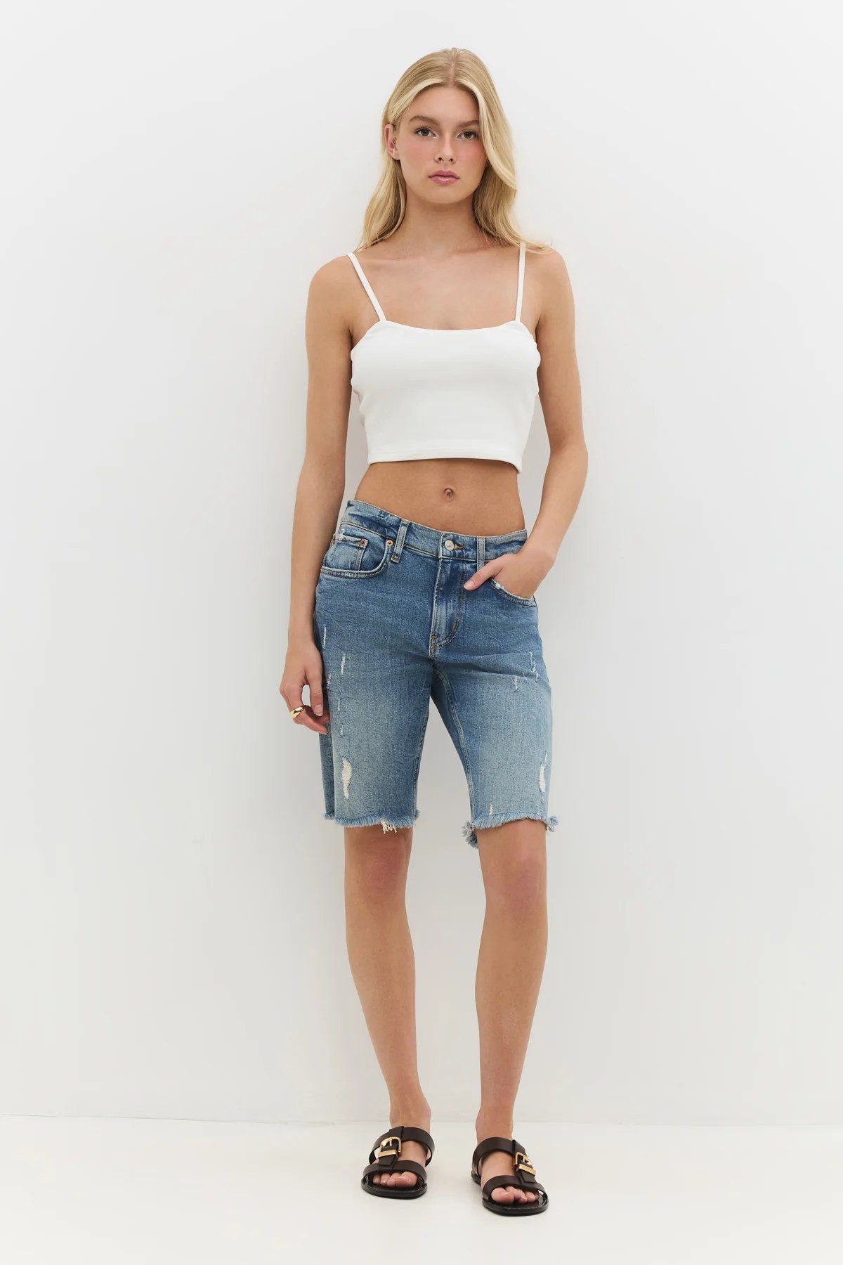T-Shirt Crop-Top mit eckigem Ausschnitt und dünnen Trägern