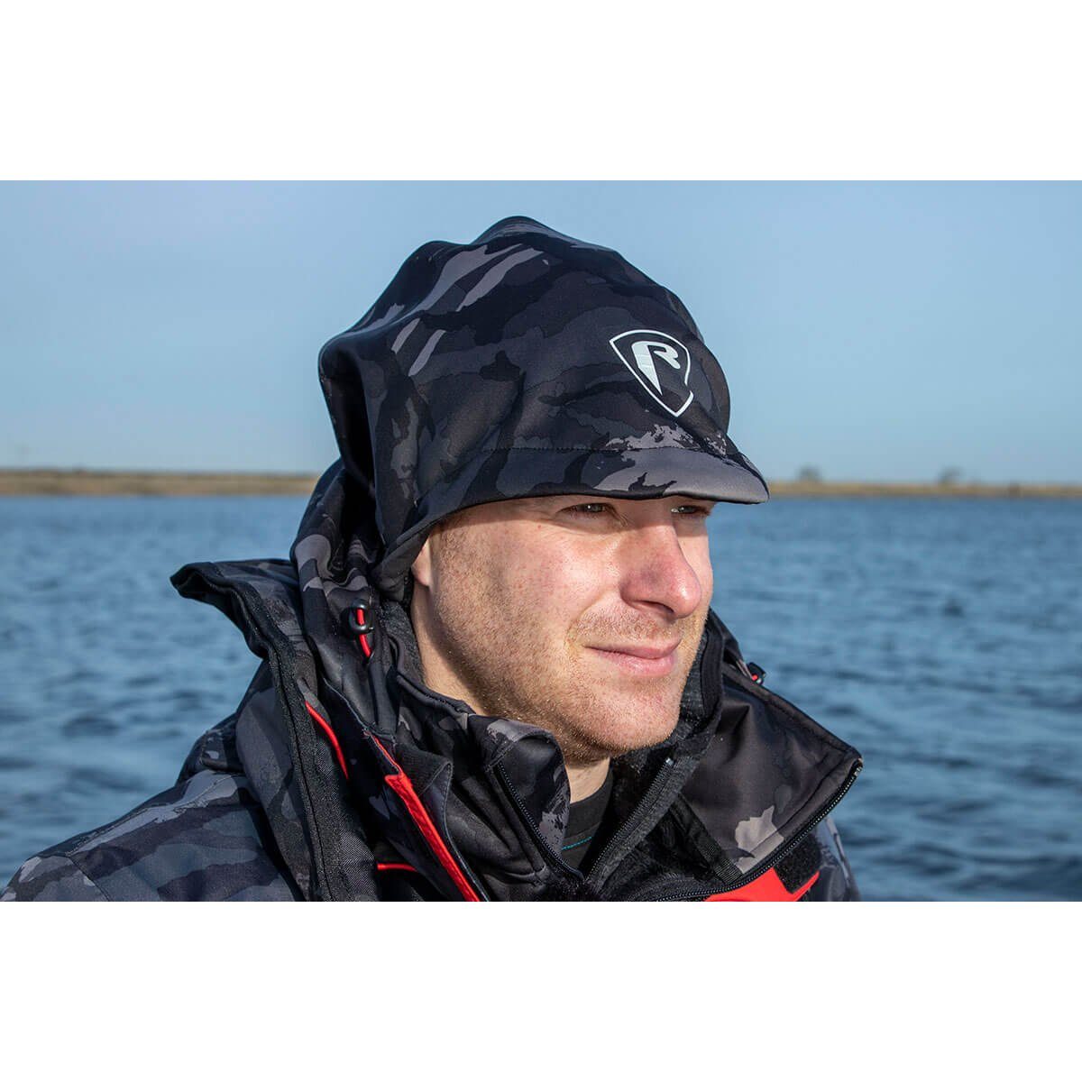 Fox Rage Halswärmer Fox Rage Halswärmer Halsschutz Thermal Camo Snood, Spezielle Form für einen verbesserten Schutz vor Wind und Kälte, Windblockierende interne Membran, Regenbeständiger Stoff, Einstellbarer Gummizug, Thermovliesfutter