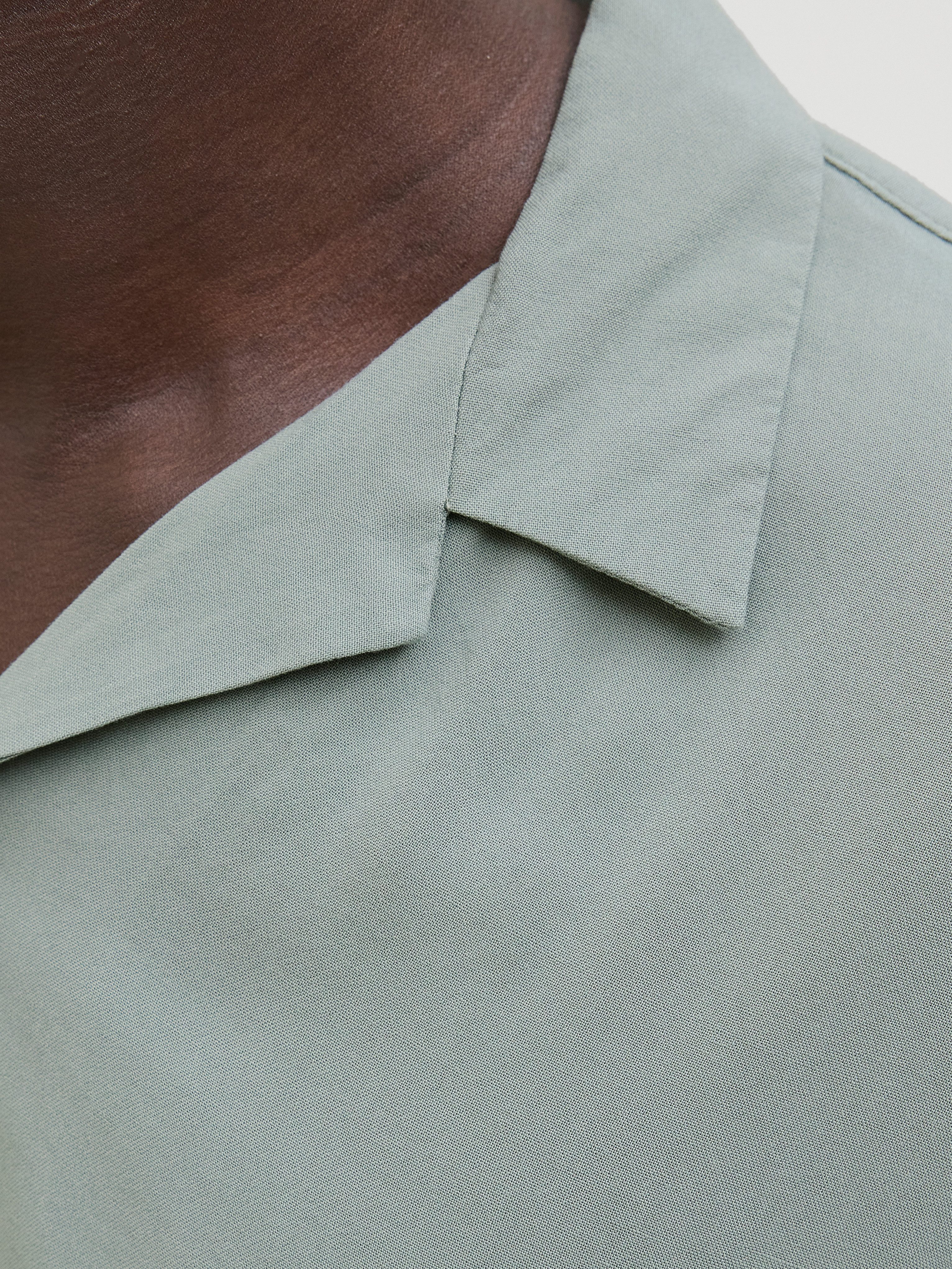 Jack & Jones Kurzarmhemd JJEJEFF SOLID günstig online kaufen