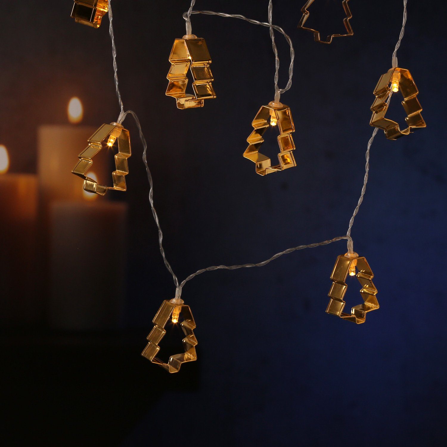 MARELIDA LED-Lichterkette goldene Tannenbäume als Backförmchen Keksausstecher Weihnachten, 8-flammig
