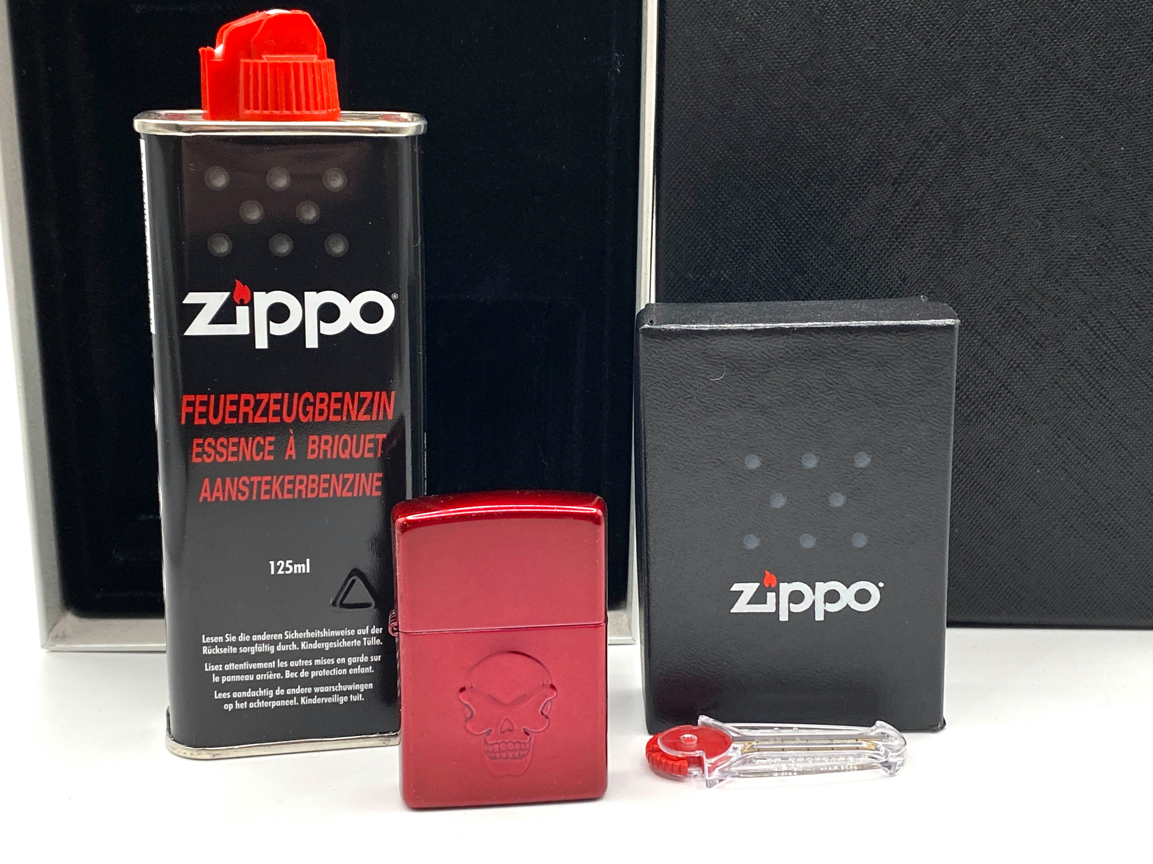 Zippo Feuerzeug Doom rot Terror Skull 5 teiliges Geschenk Set Totenkopf Tiefengravur, rot