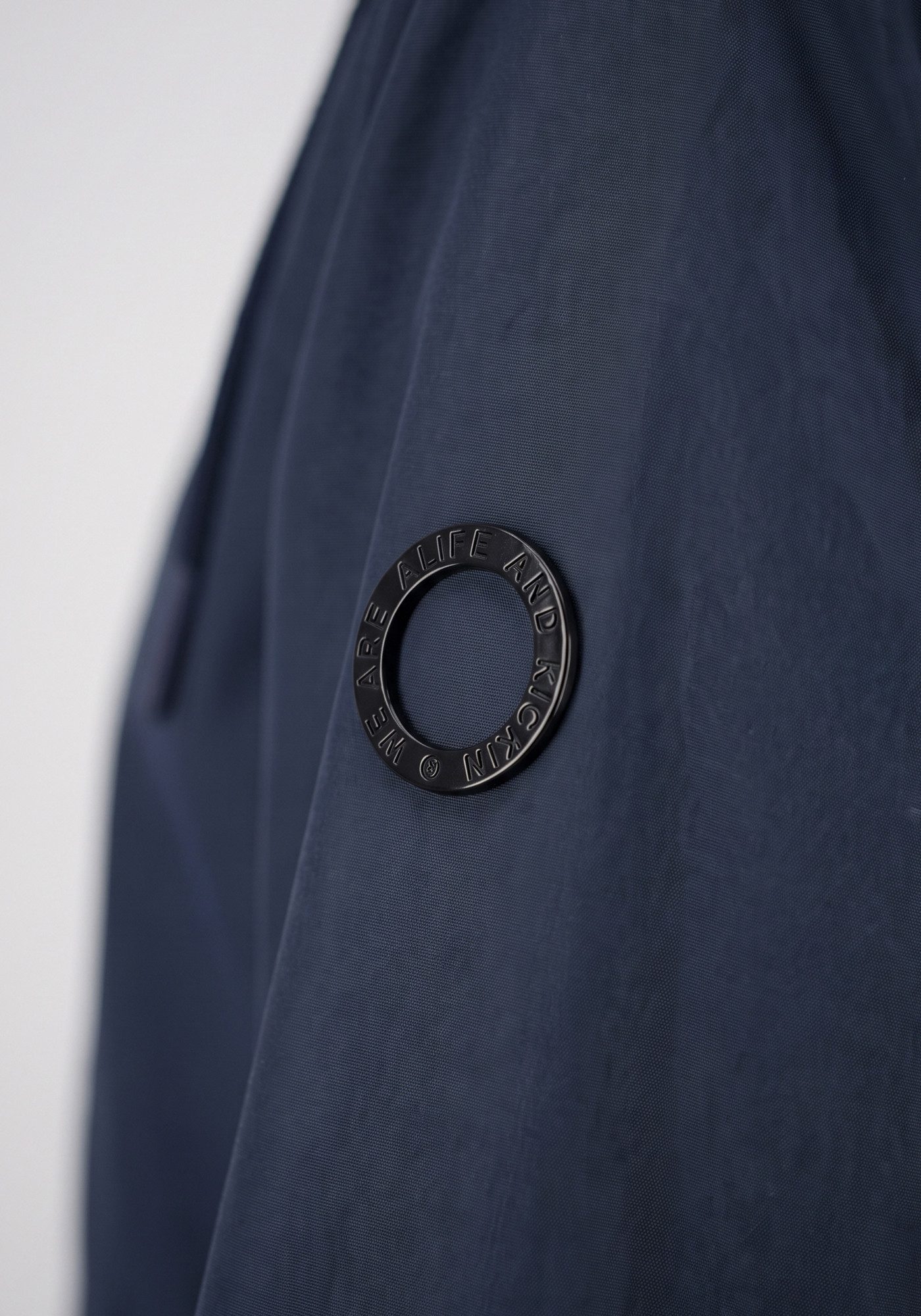 Alife & Kickin Outdoorjacke LilouAKA leichte, taillierte Übergangsjacke mit verstellbarer Kapuze – Bild 5 von 5