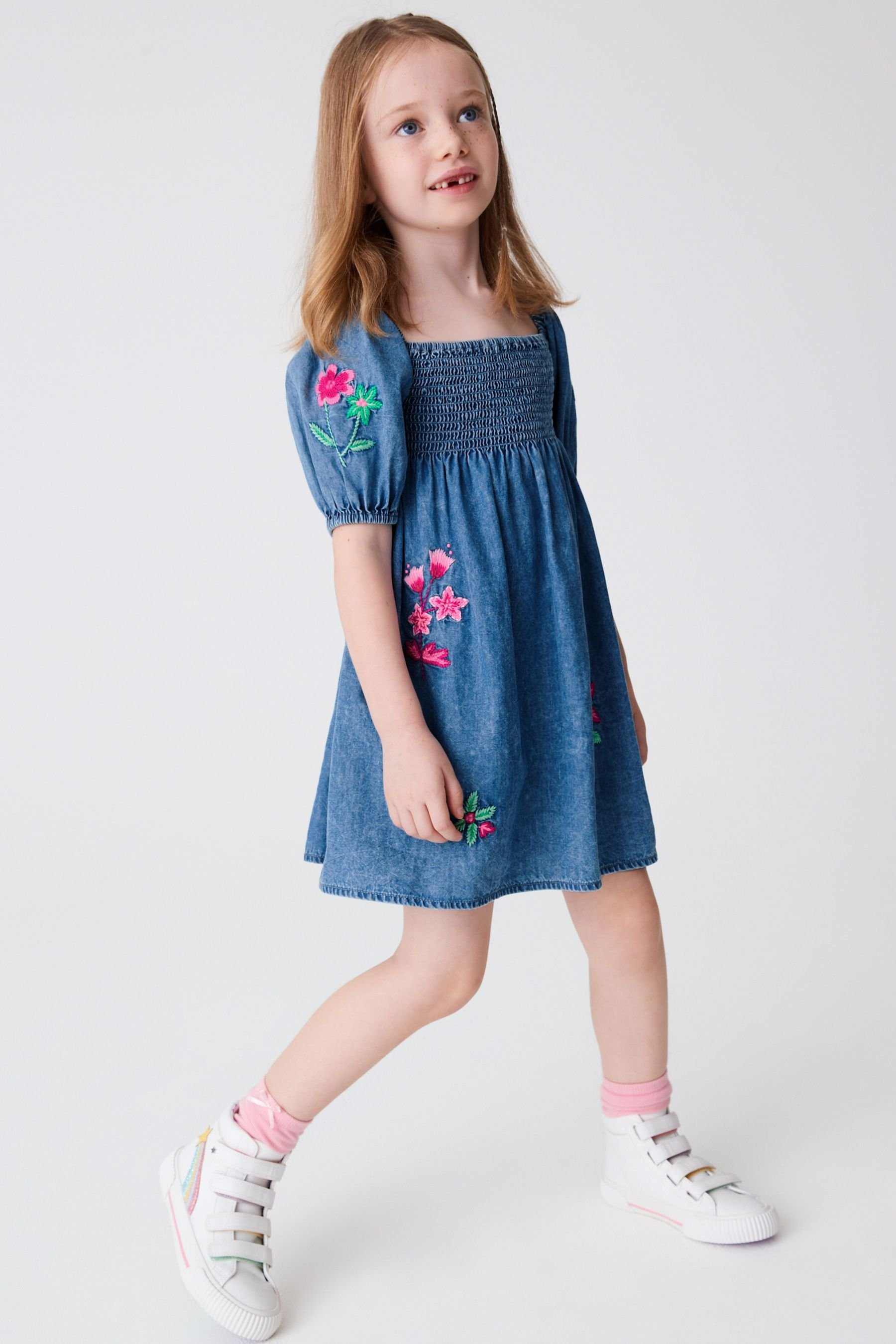 Next Kurzärmeliges Blue Blusenkleid Denim Stickereien (1-tlg) Kleid mit