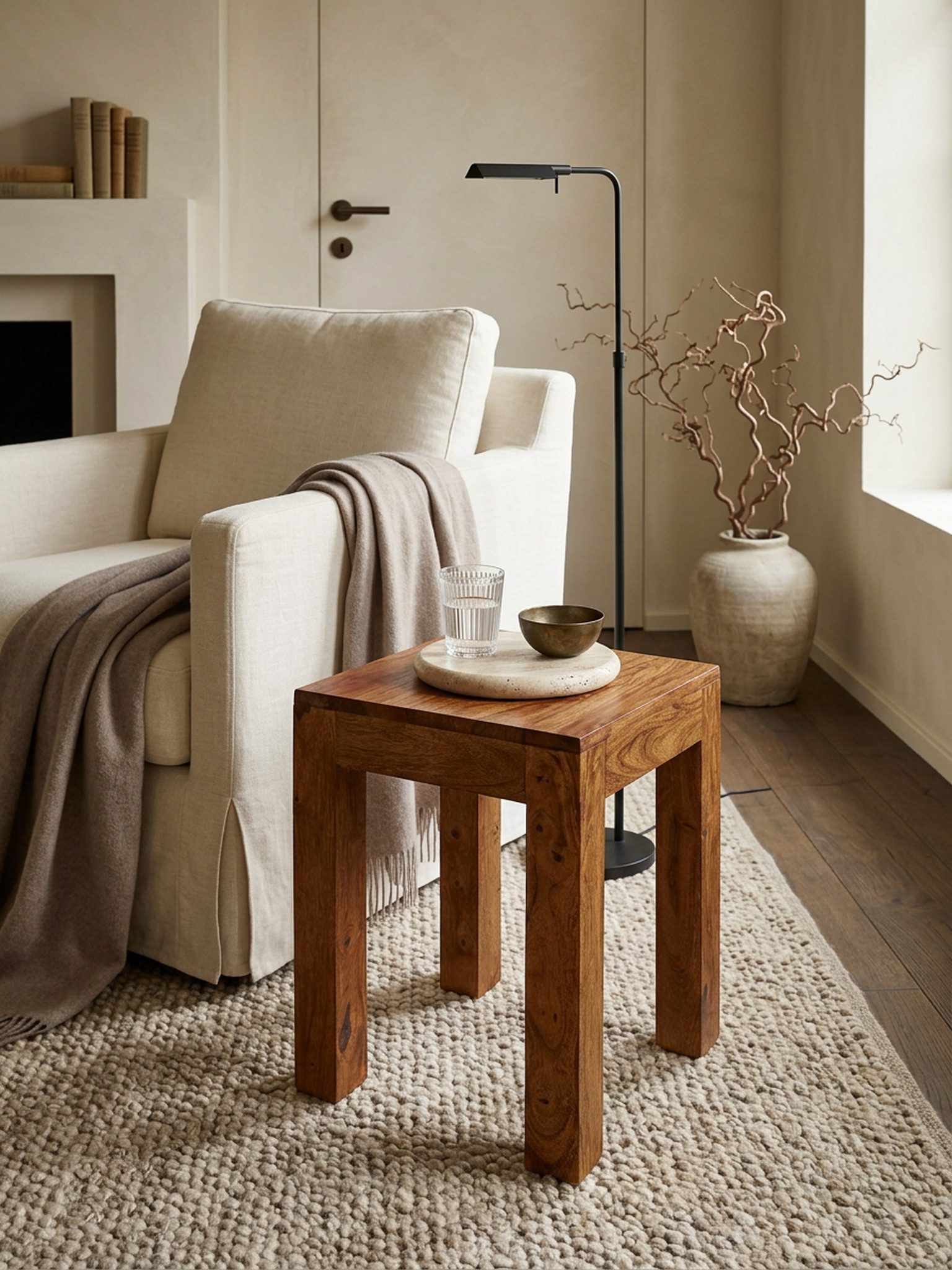 KADIMA DESIGN Beistelltisch Beistelltisch MUMBAI Massiv-Holz 35 x 35 cm Wohnzimmer-Tisch, Design dunkel-braun Landhaus-Stil Couchtisch