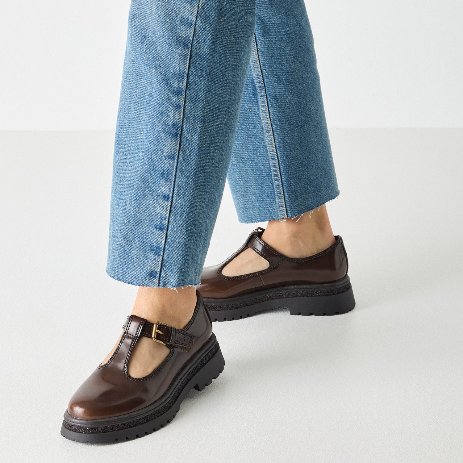 Tamaris Slipper Chunky-Slipper, T-Spangen, Loafer, in veganer Verarbeitung