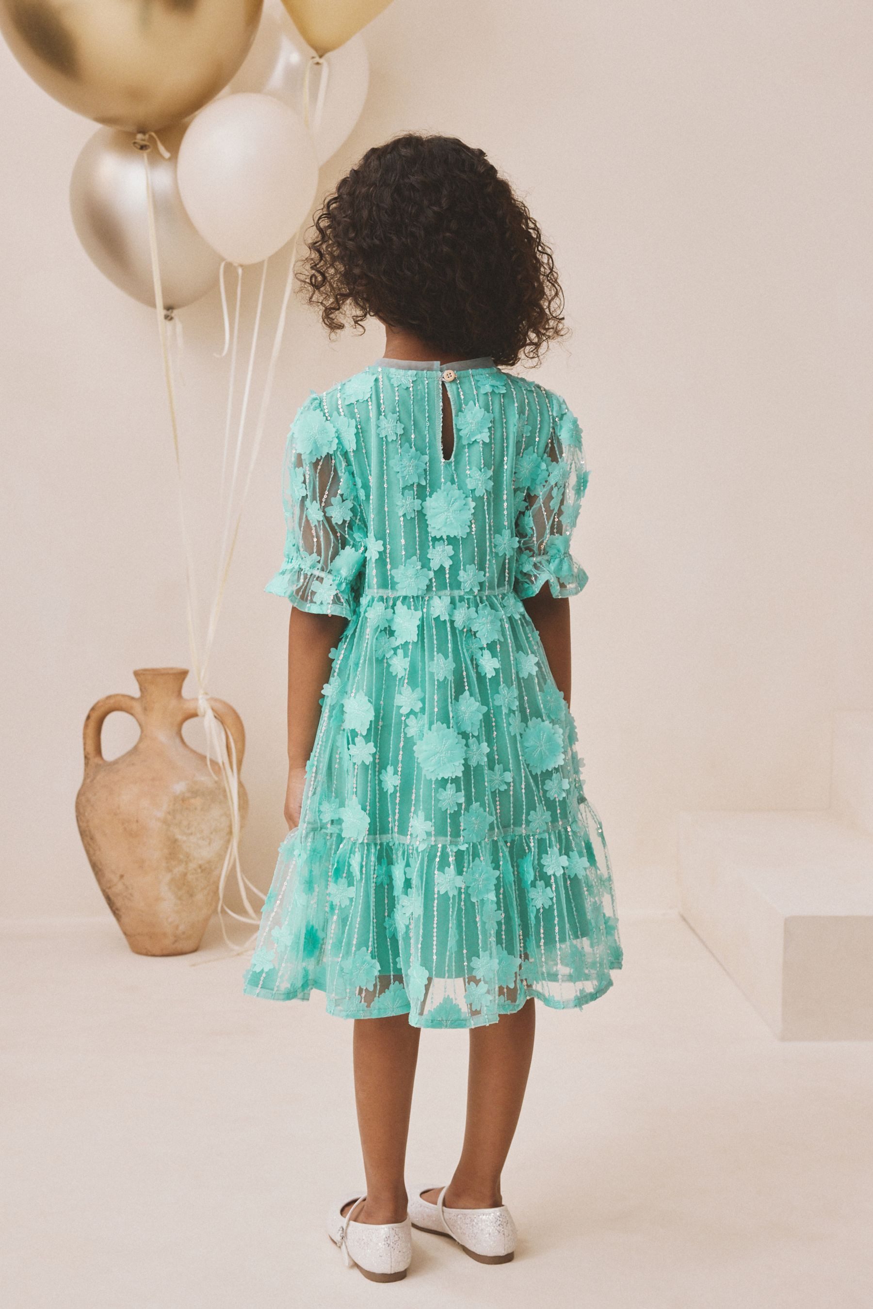 Next Partykleid Mesh-Partykleid mit Paillettenblume (1-tlg)