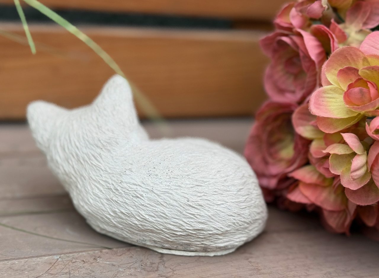Stone and Style Gartenfigur Frostfeste Steinfigur kleine schlafende Katze verschiedene Farben