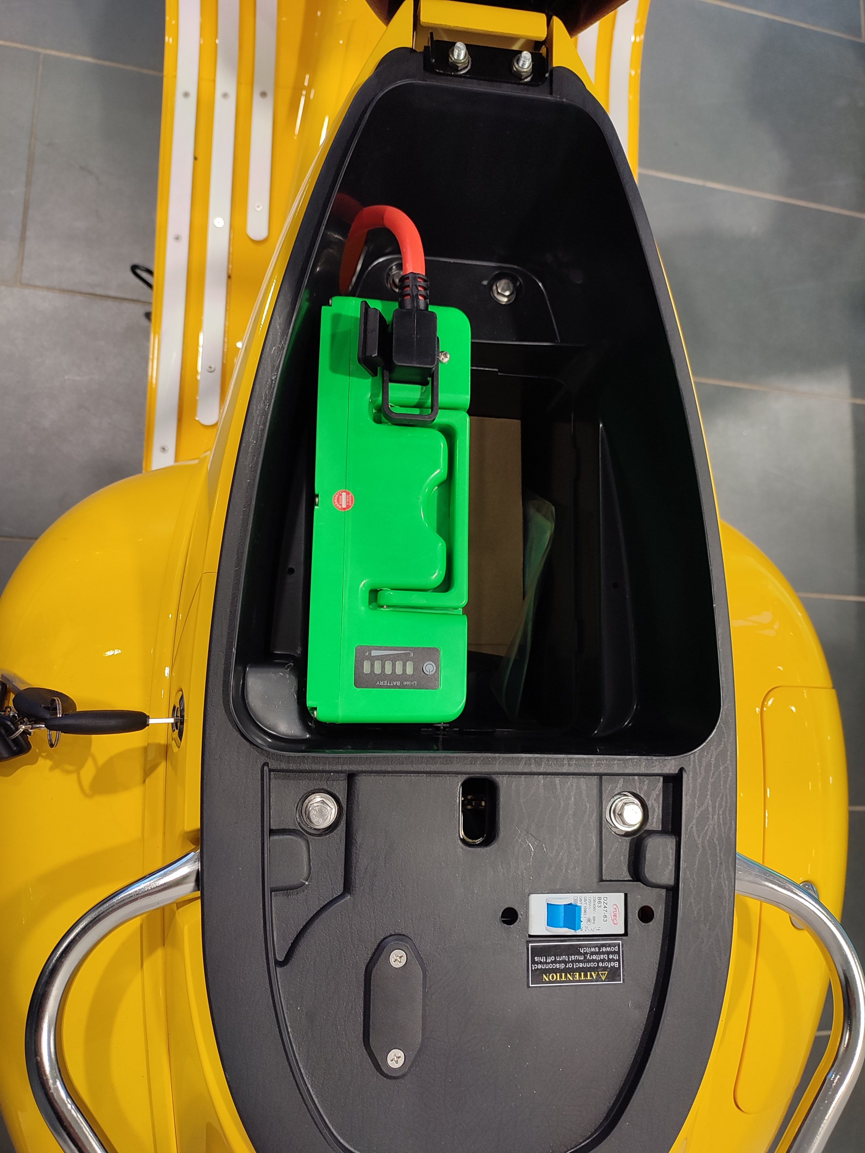 e-kuma E-Motorroller Sky, 3000,00 W, 45 km/h, inklusive Topcase, inklusive 1x 60V23,4 Ah Akku