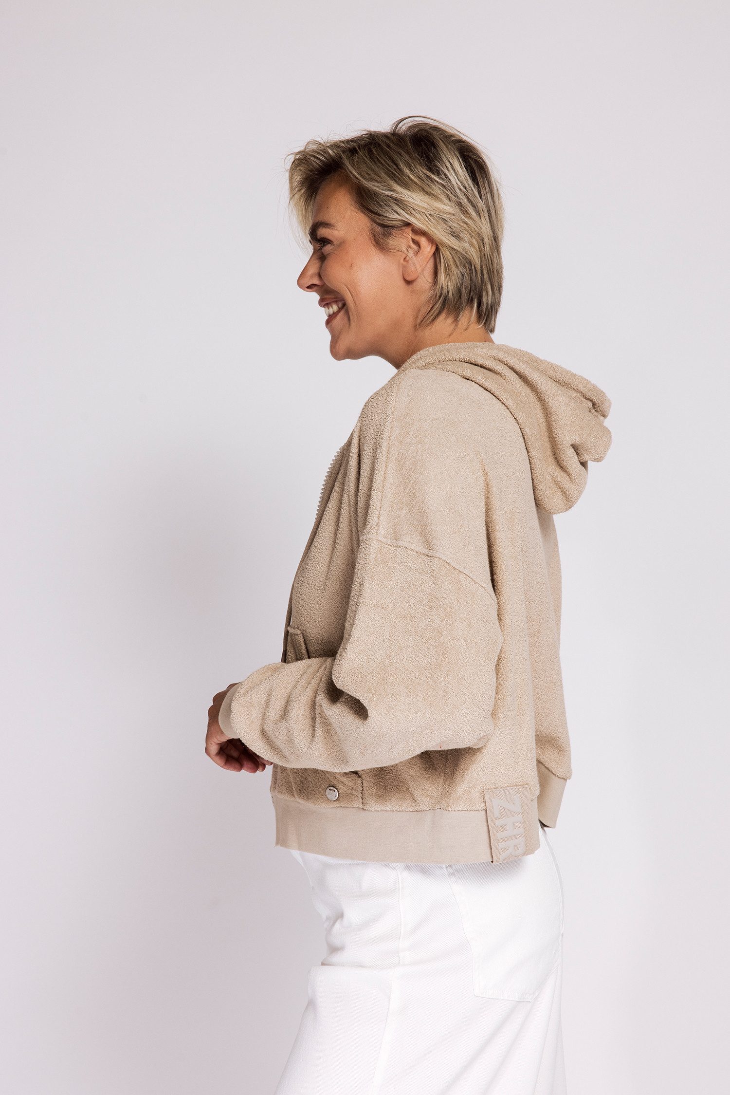 Zhrill Sweatblazer RATANA lässiger Look, hüftlange Schnittform, mit Kängurutasche