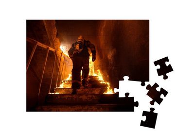 puzzleYOU Puzzle Feuerwehrmann auf brennender Treppe, 48 Puzzleteile, puzzleYOU-Kollektionen Feuerwehr