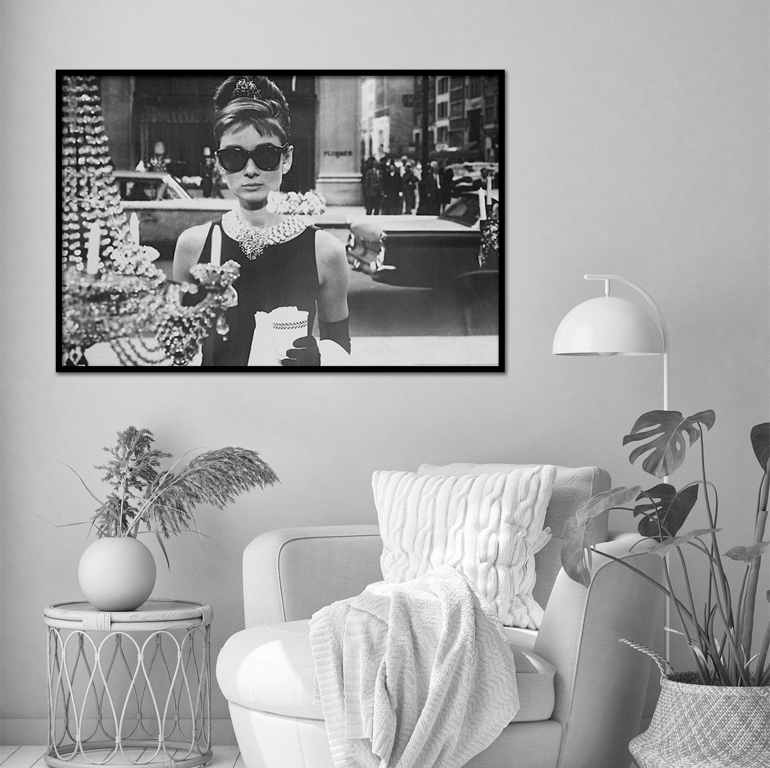 PYRAMID Poster Audrey Hepburn Poster Shopping at Tiffany's 91,5 x 61 cm