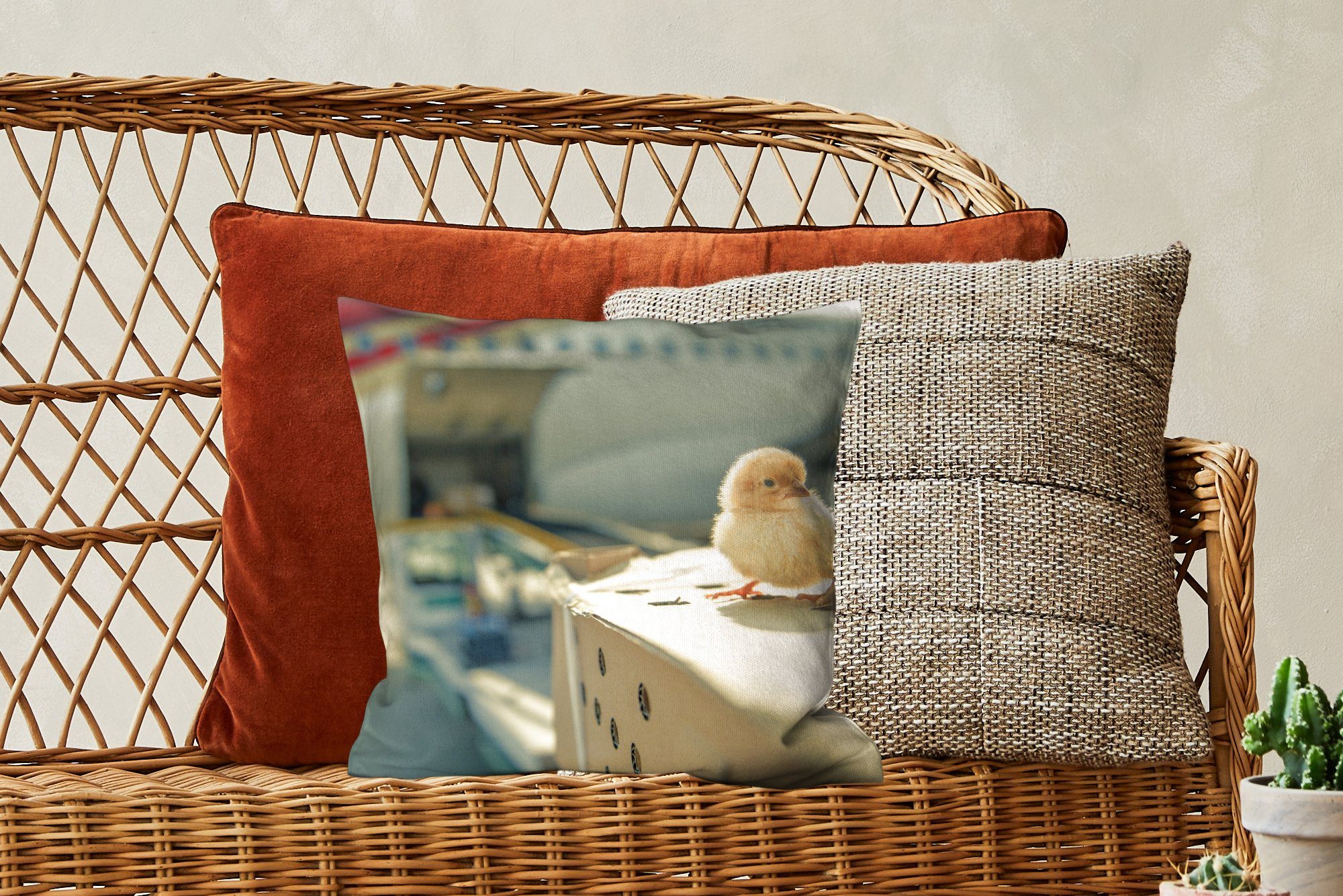 Zierkissen - Schlafzimmer, Wohzimmer, für Deko, Sofakissen Huhn MuchoWow mit Küken - Flugzeug, Füllung Dekokissen