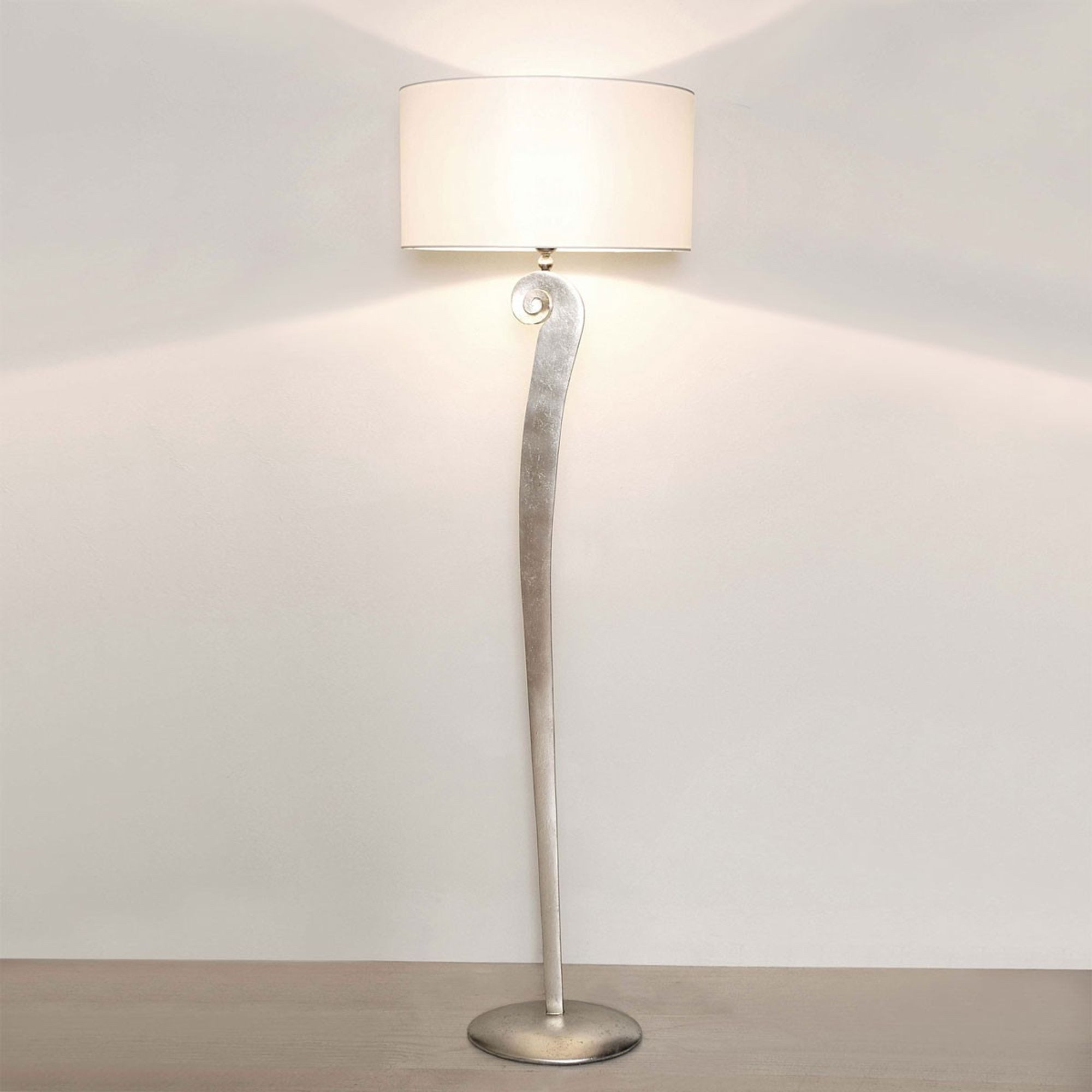 Holländer Stehlampe Lino Eisen Silber- Weiß
