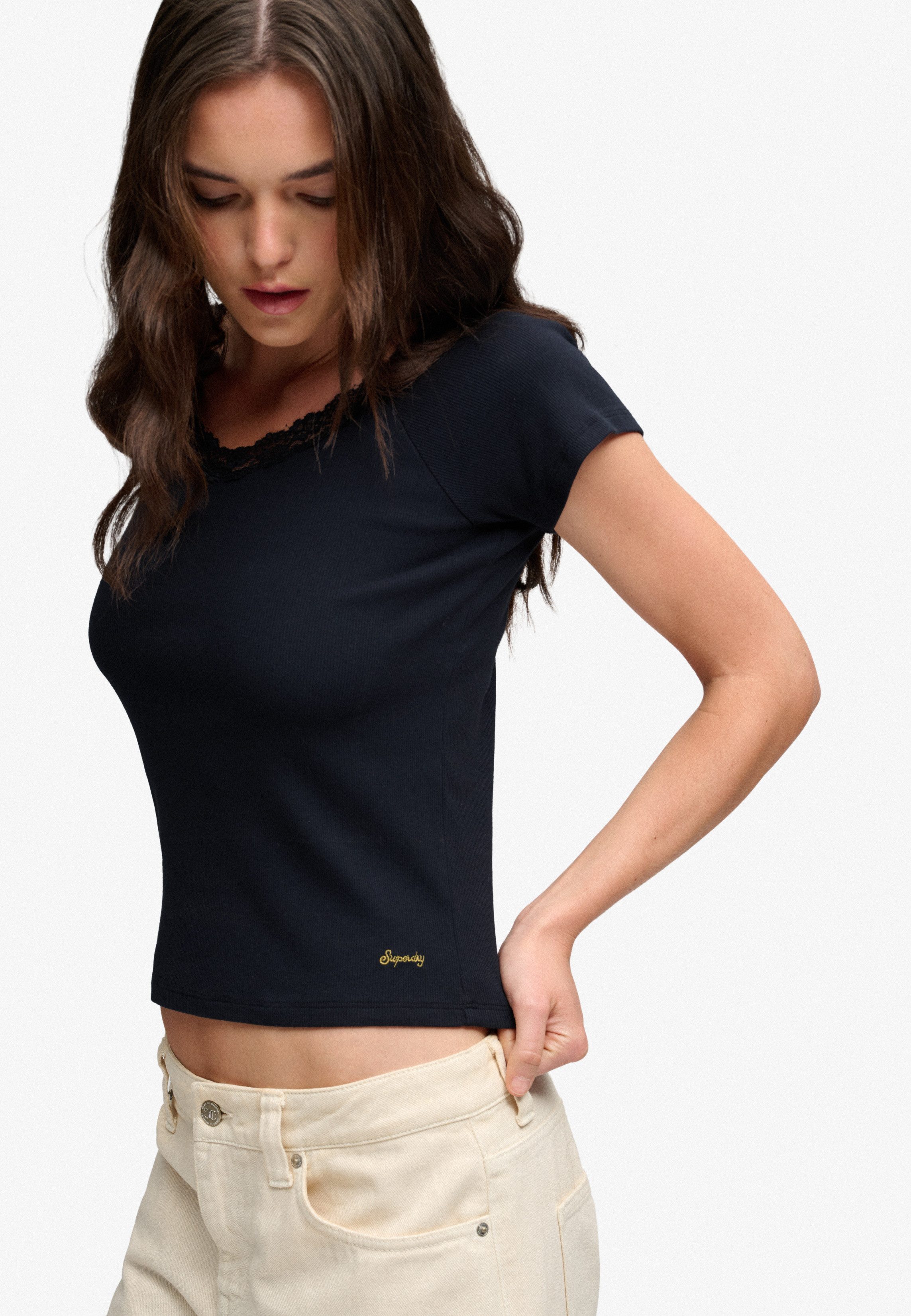 Superdry V-Shirt ATH ESS LACE TRIM V TEE mit Spitze