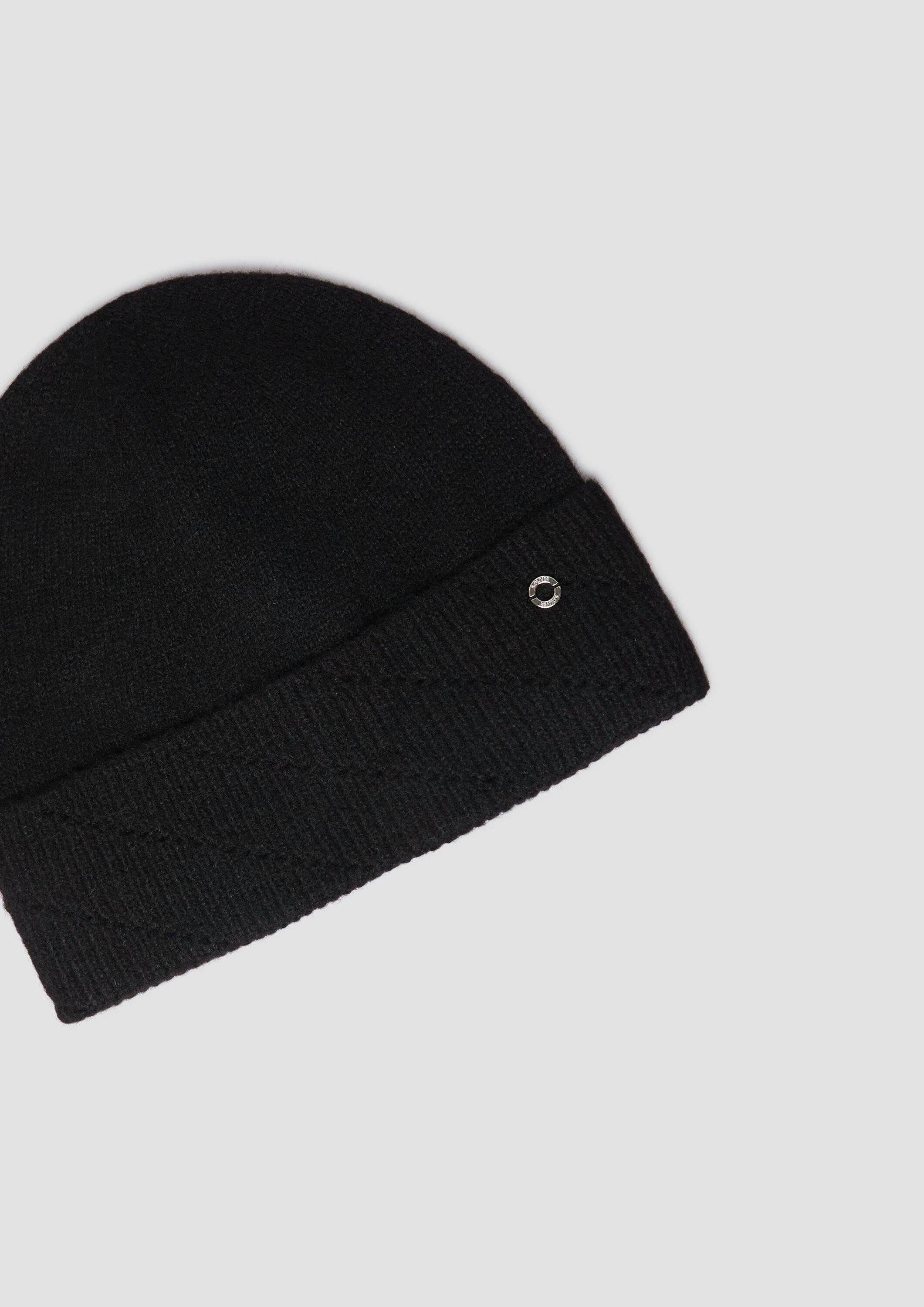 s.Oliver Strickmütze Mütze Feinstrick-Beanie mit dezenter Applikation