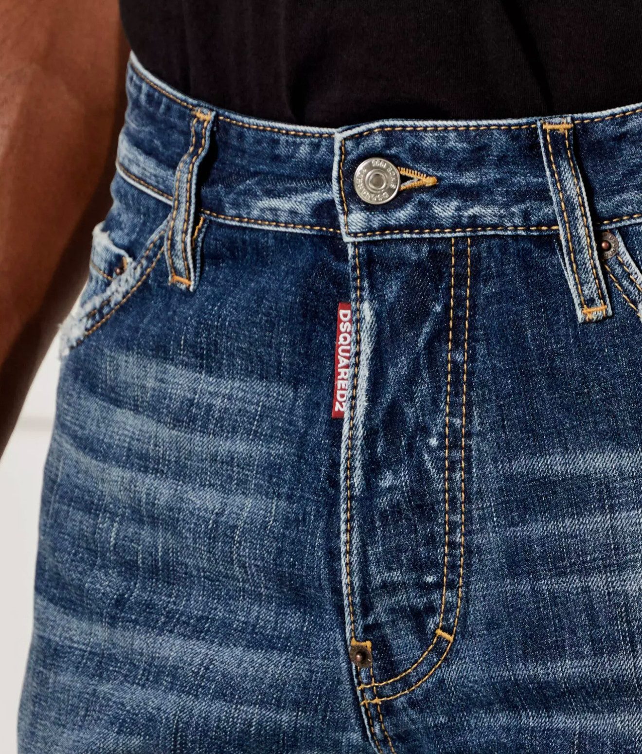 Dsquared2 5-Pocket-Jeans Jeans Cool Guy Tapered Fit Slim cut Gezielt platzierte Abnutzungsspuren für den angesagten Used-Look