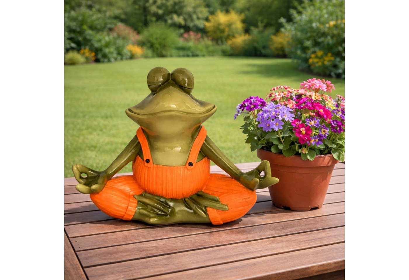Online-Fuchs Gartenfigur für draußen - Yoga Frosch - Deko Figuren für Garten, Balkon & Terrasse, (gelbe oder orange Latzhose), aus langlebigem Kunstharz gefertigt, wetterfest - 19 oder 31,5 cm groß